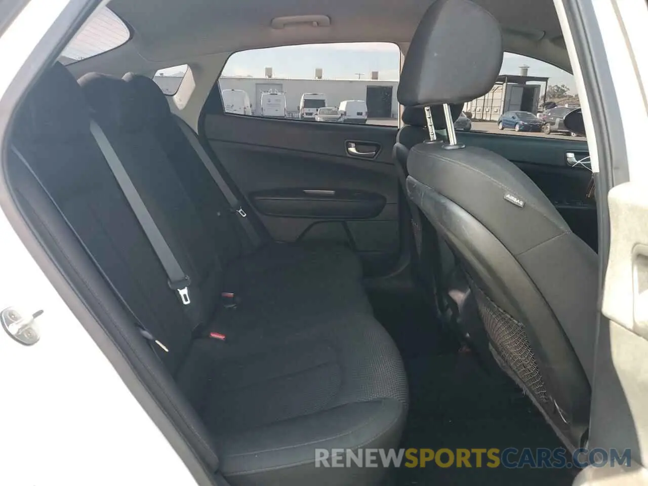 10 Photograph of a damaged car 5XXGT4L33KG302810 KIA OPTIMA 2019
