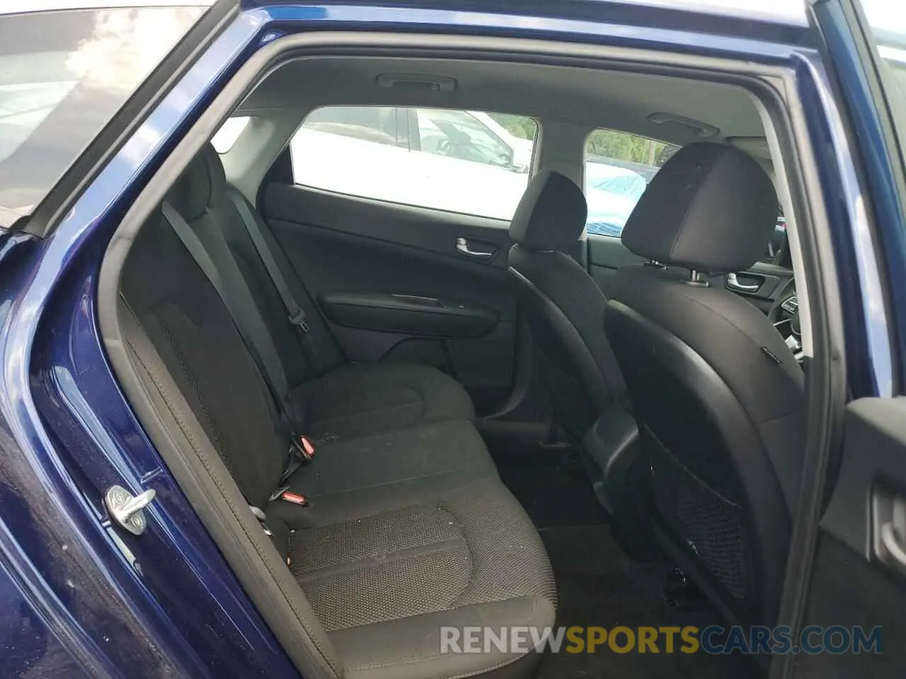 10 Photograph of a damaged car 5XXGT4L33KG316996 KIA OPTIMA 2019