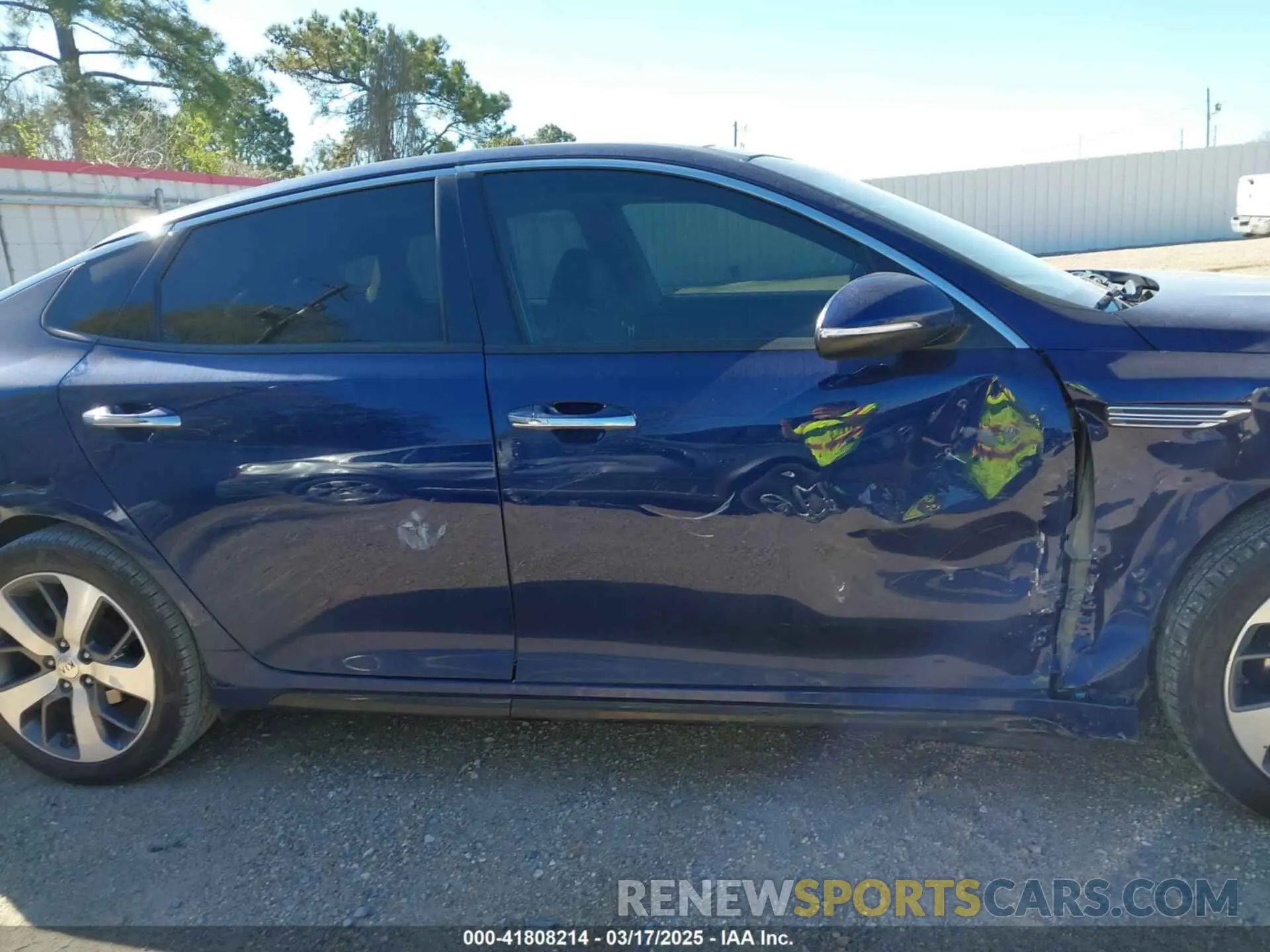 13 Photograph of a damaged car 5XXGT4L33KG317064 KIA OPTIMA 2019