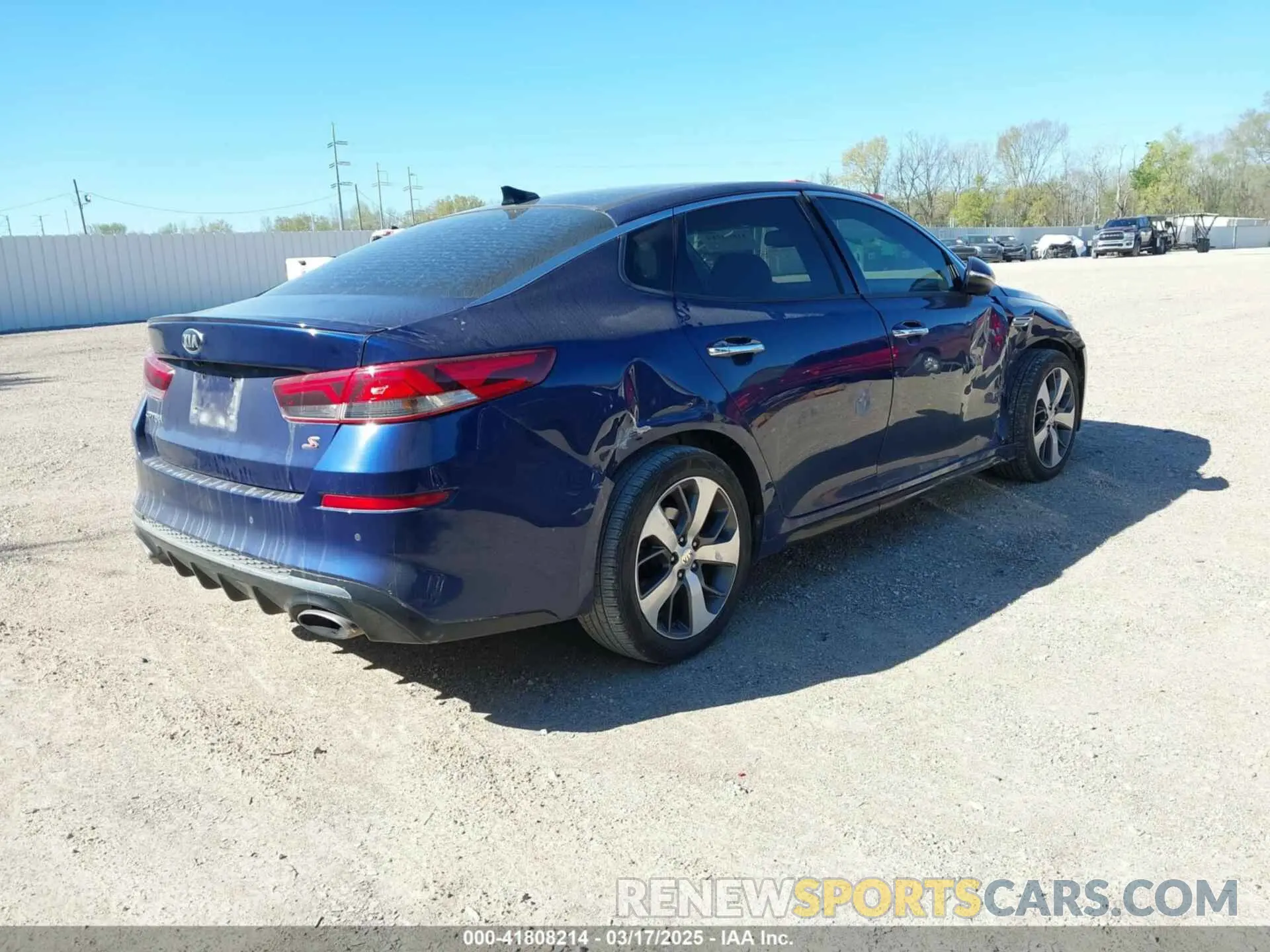 4 Photograph of a damaged car 5XXGT4L33KG317064 KIA OPTIMA 2019
