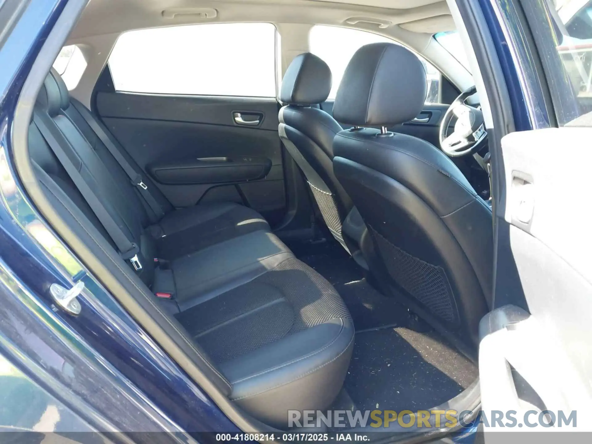 8 Photograph of a damaged car 5XXGT4L33KG317064 KIA OPTIMA 2019