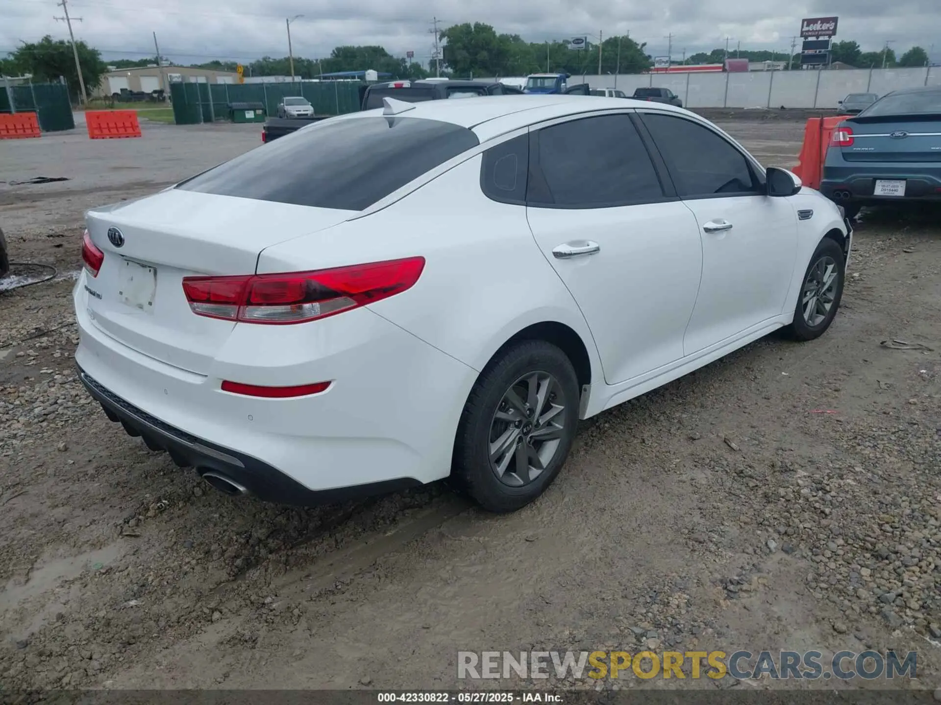 4 Photograph of a damaged car 5XXGT4L33KG319056 KIA OPTIMA 2019
