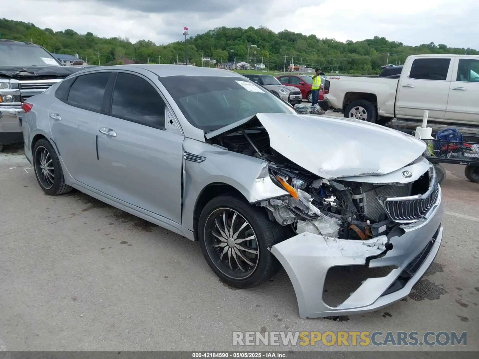 1 Photograph of a damaged car 5XXGT4L33KG320322 KIA OPTIMA 2019