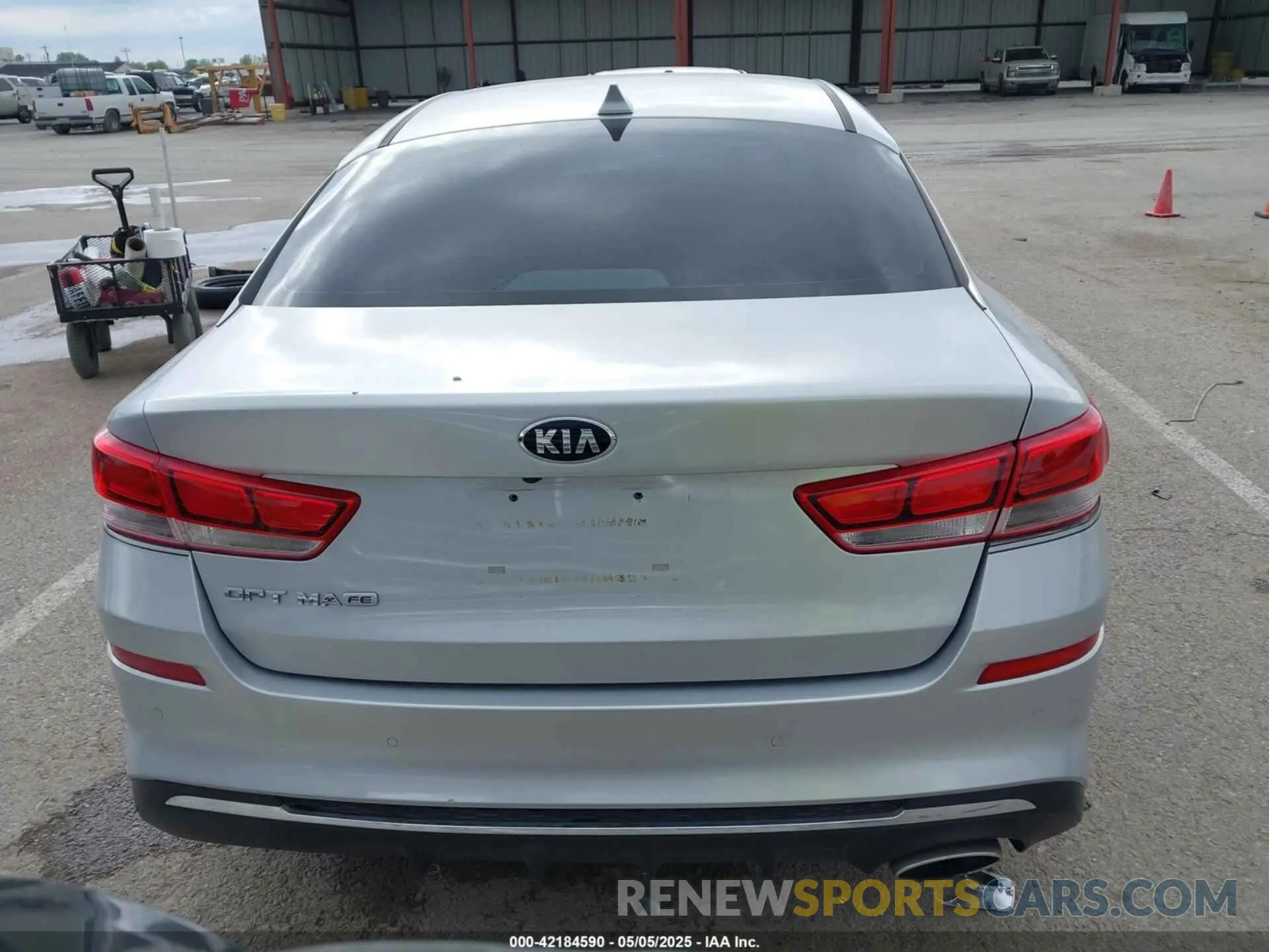 16 Photograph of a damaged car 5XXGT4L33KG320322 KIA OPTIMA 2019