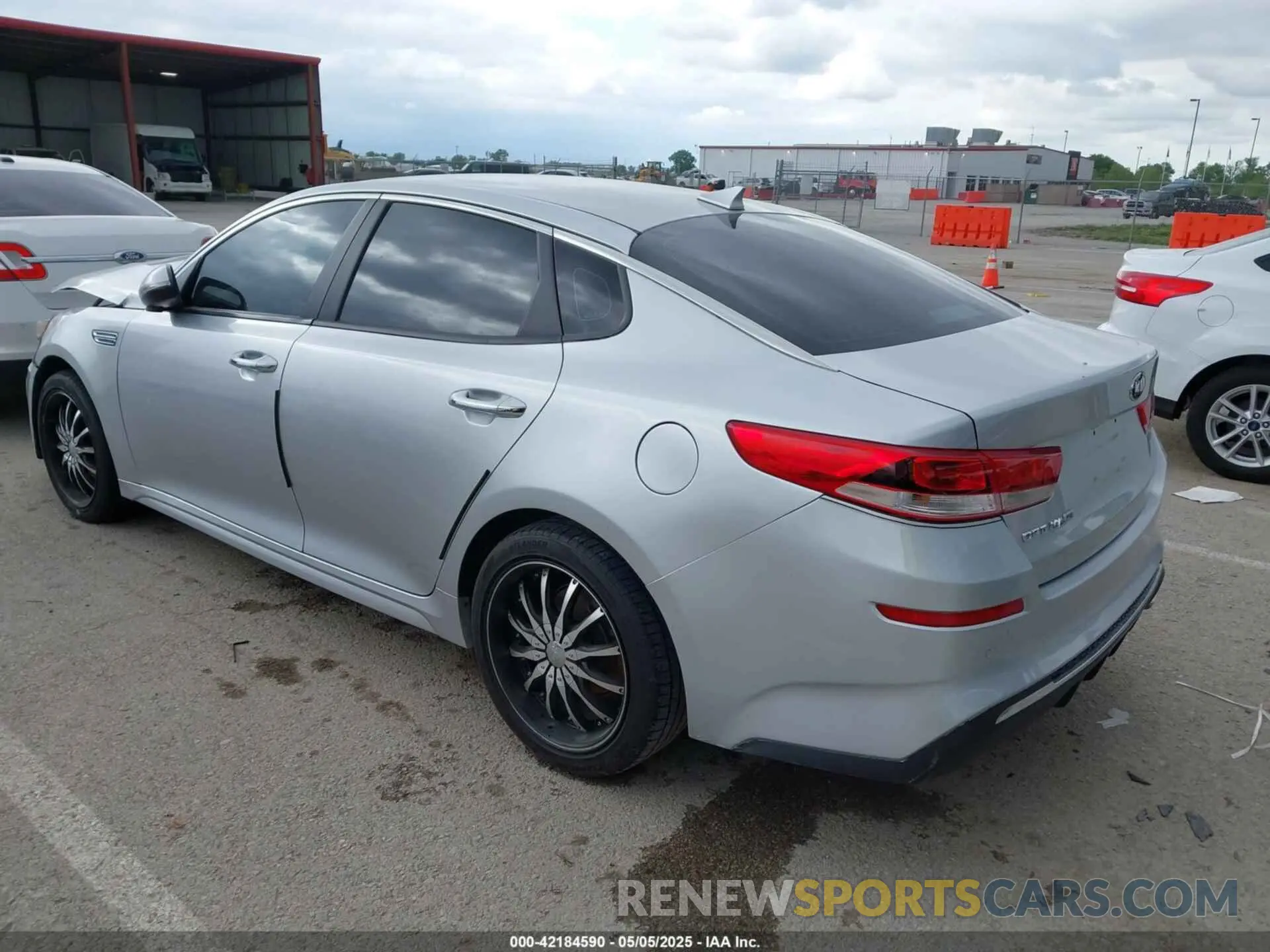 3 Photograph of a damaged car 5XXGT4L33KG320322 KIA OPTIMA 2019