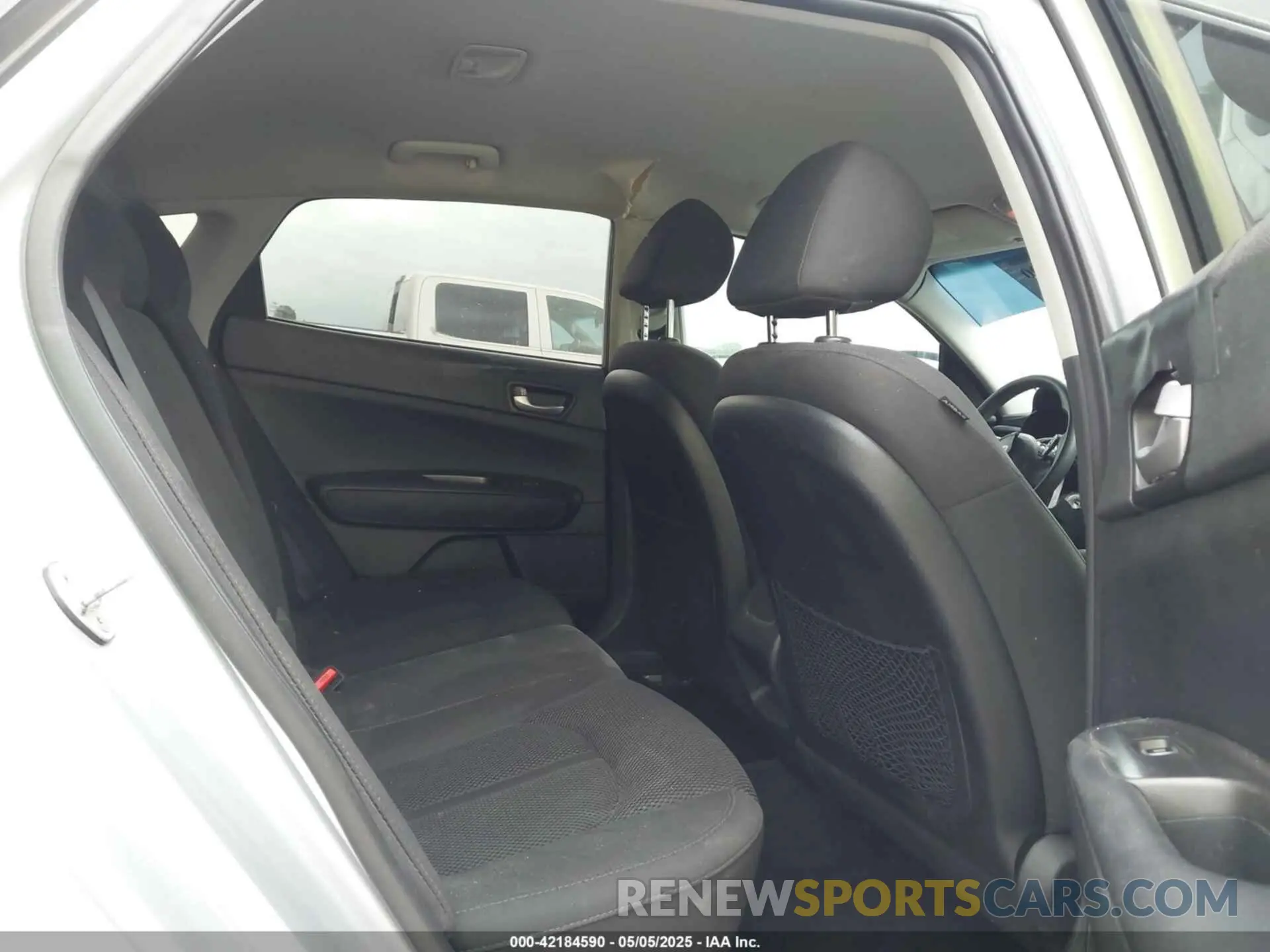 8 Photograph of a damaged car 5XXGT4L33KG320322 KIA OPTIMA 2019