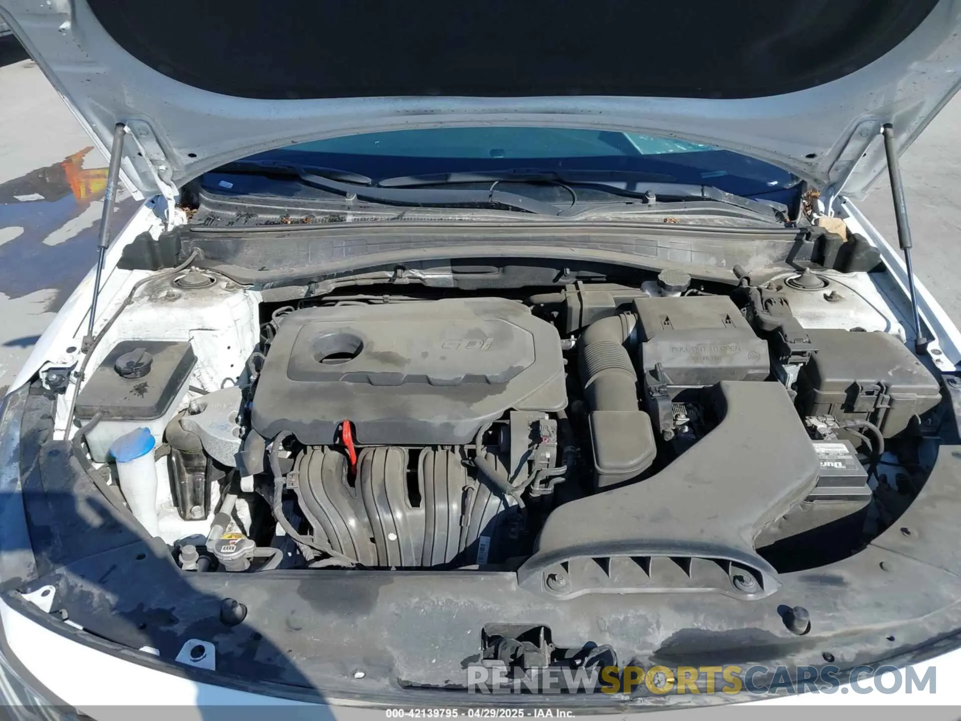 10 Photograph of a damaged car 5XXGT4L33KG324175 KIA OPTIMA 2019