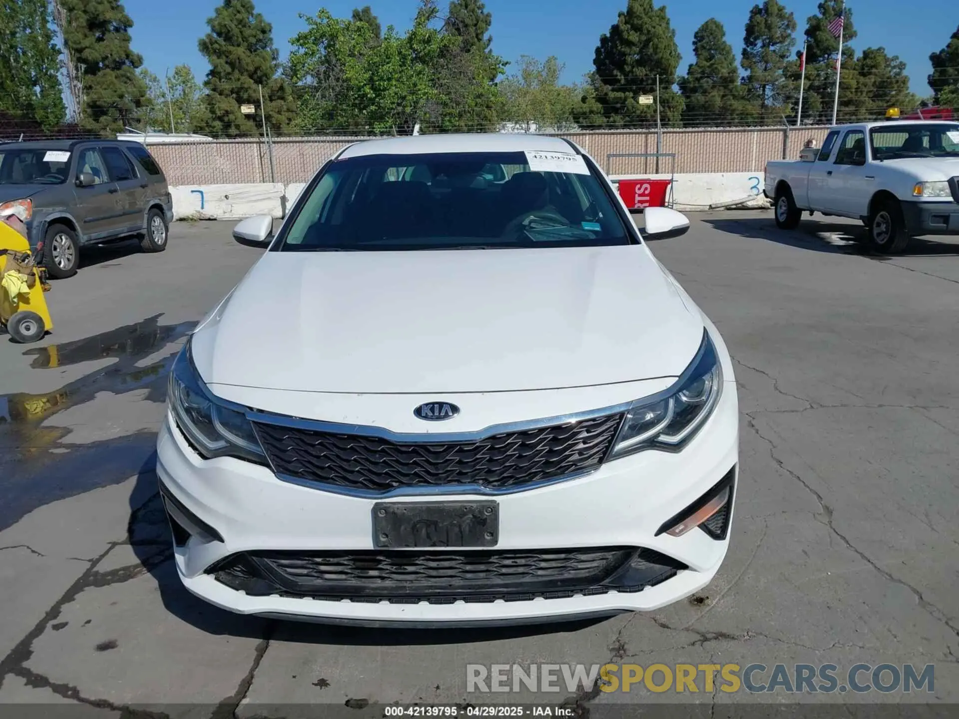 12 Photograph of a damaged car 5XXGT4L33KG324175 KIA OPTIMA 2019