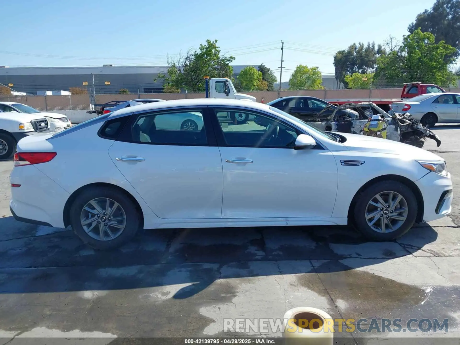 13 Photograph of a damaged car 5XXGT4L33KG324175 KIA OPTIMA 2019