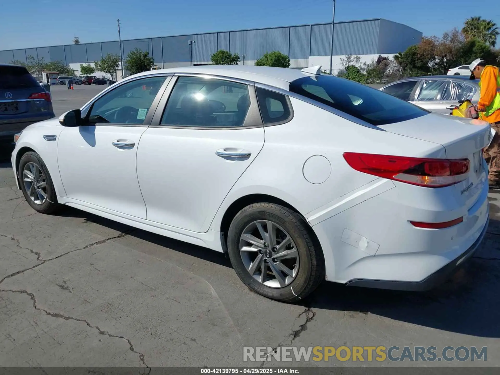 3 Photograph of a damaged car 5XXGT4L33KG324175 KIA OPTIMA 2019