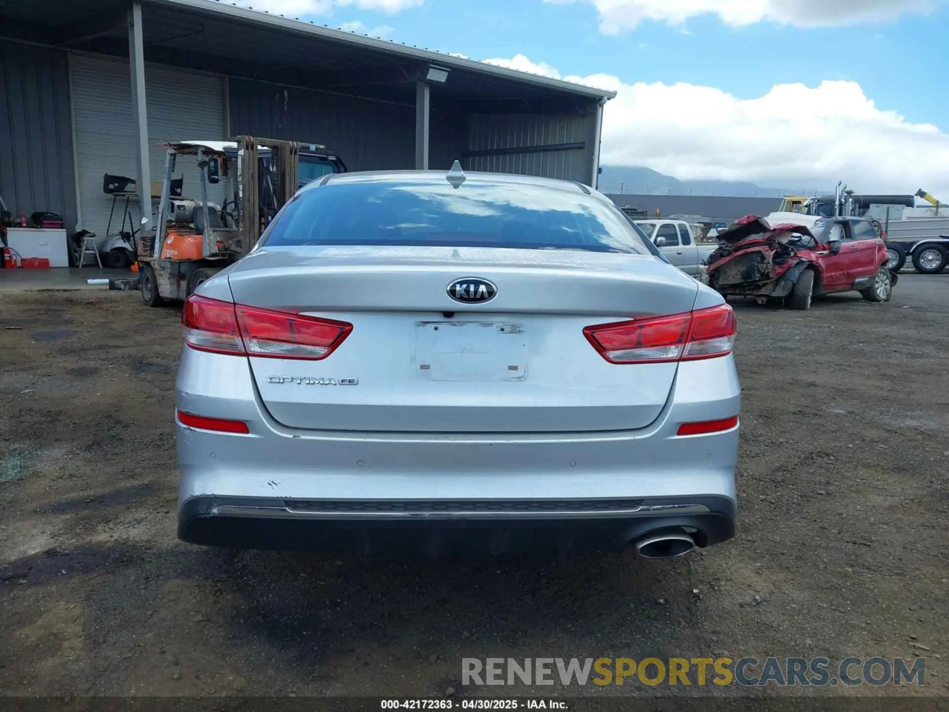 16 Photograph of a damaged car 5XXGT4L33KG328565 KIA OPTIMA 2019