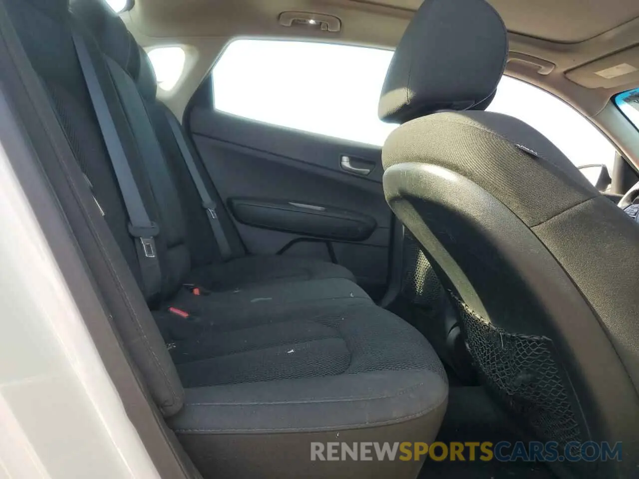 10 Photograph of a damaged car 5XXGT4L33KG329442 KIA OPTIMA 2019