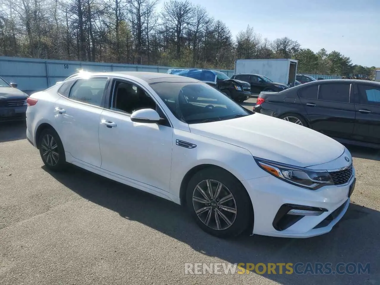 4 Photograph of a damaged car 5XXGT4L33KG329442 KIA OPTIMA 2019