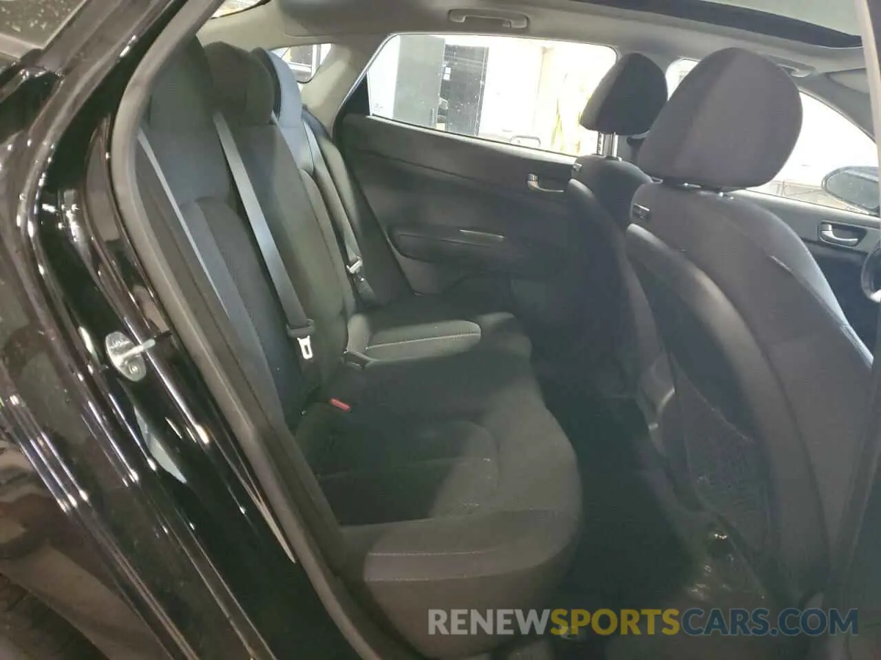 10 Photograph of a damaged car 5XXGT4L33KG329618 KIA OPTIMA 2019