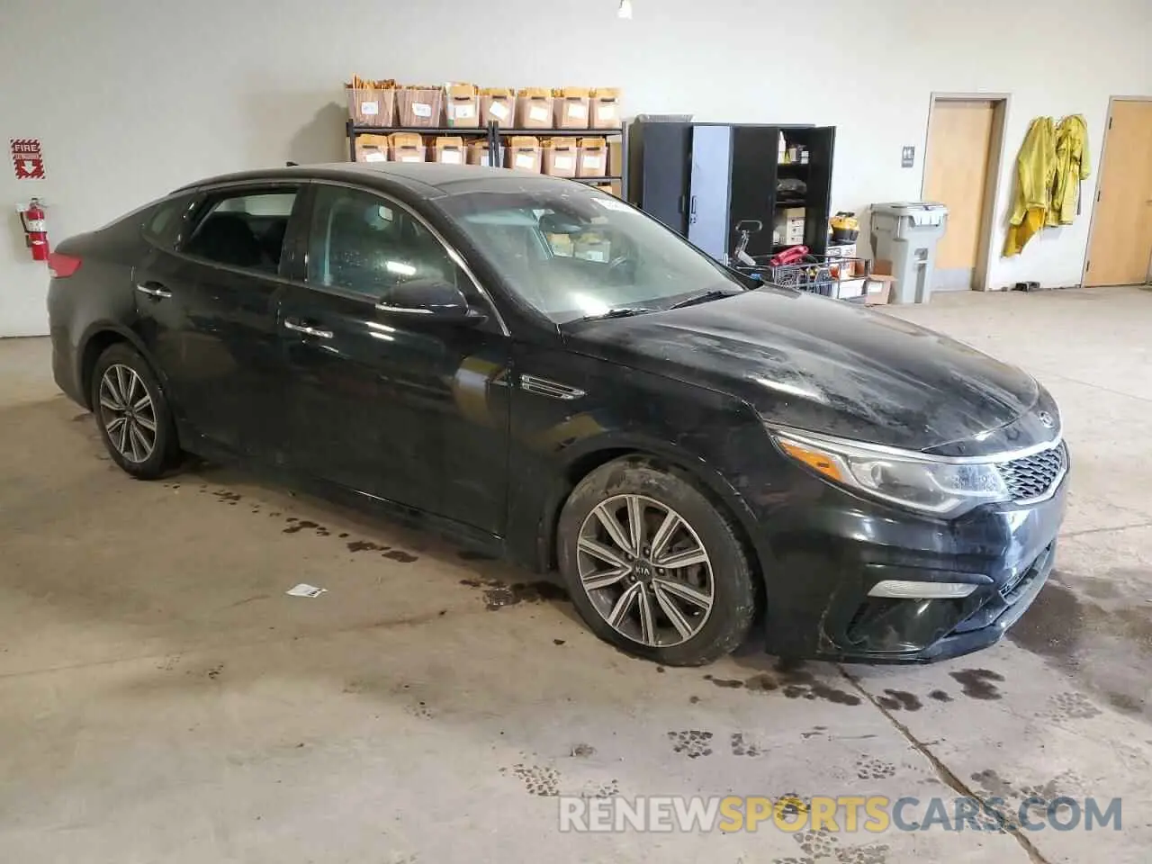 4 Photograph of a damaged car 5XXGT4L33KG329618 KIA OPTIMA 2019