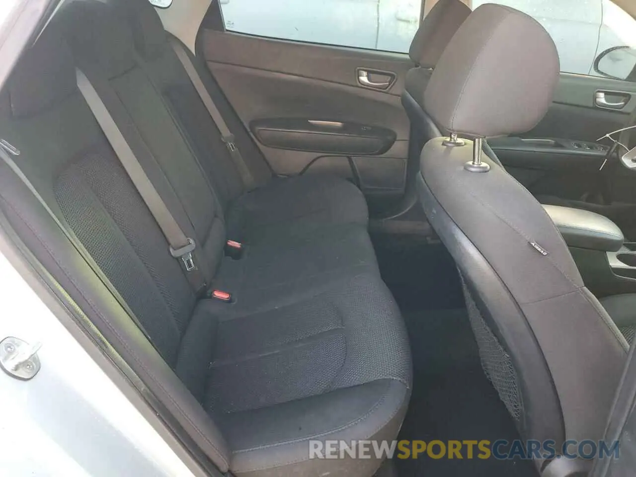 11 Photograph of a damaged car 5XXGT4L33KG332275 KIA OPTIMA 2019