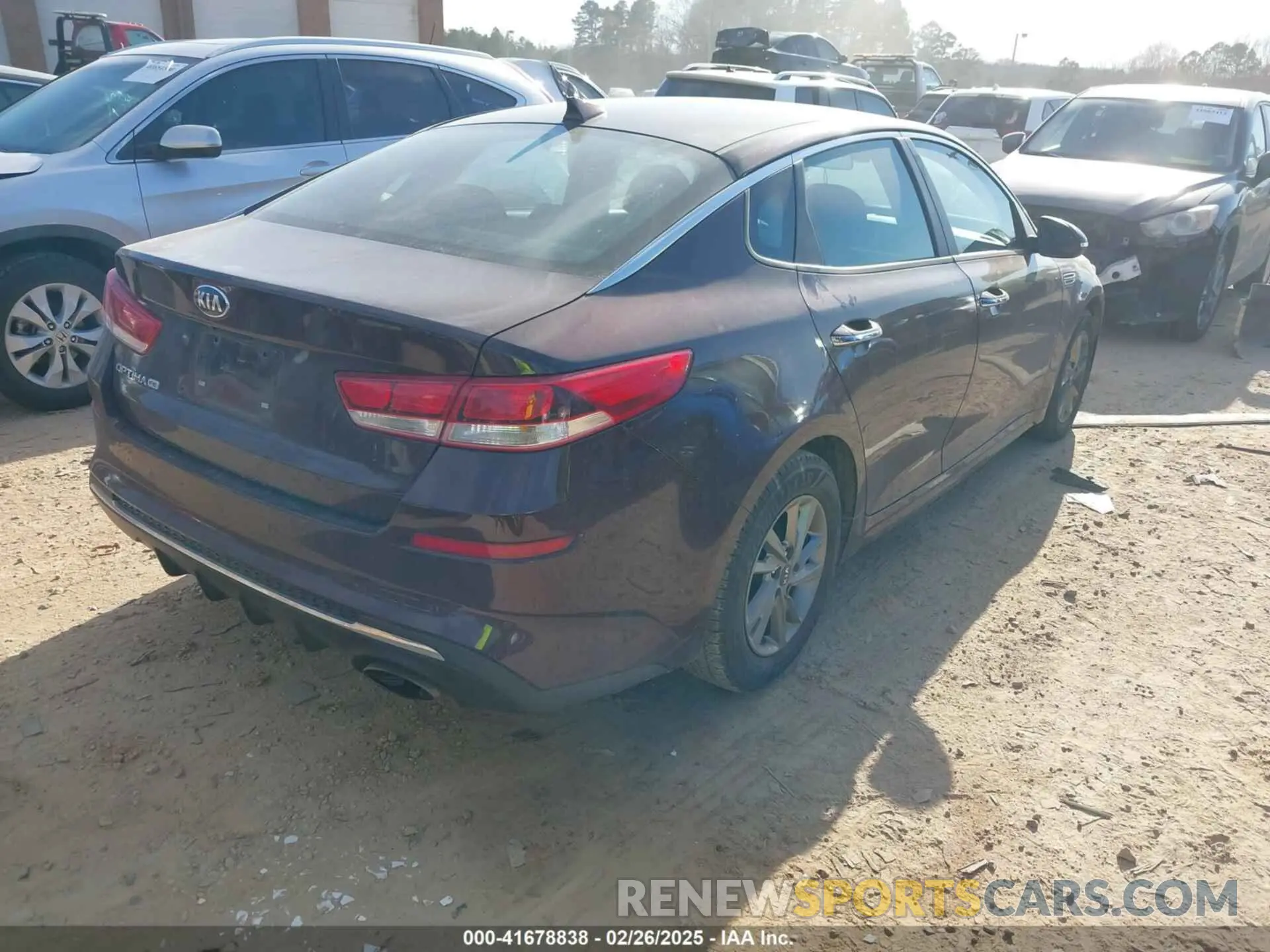 4 Photograph of a damaged car 5XXGT4L33KG333586 KIA OPTIMA 2019