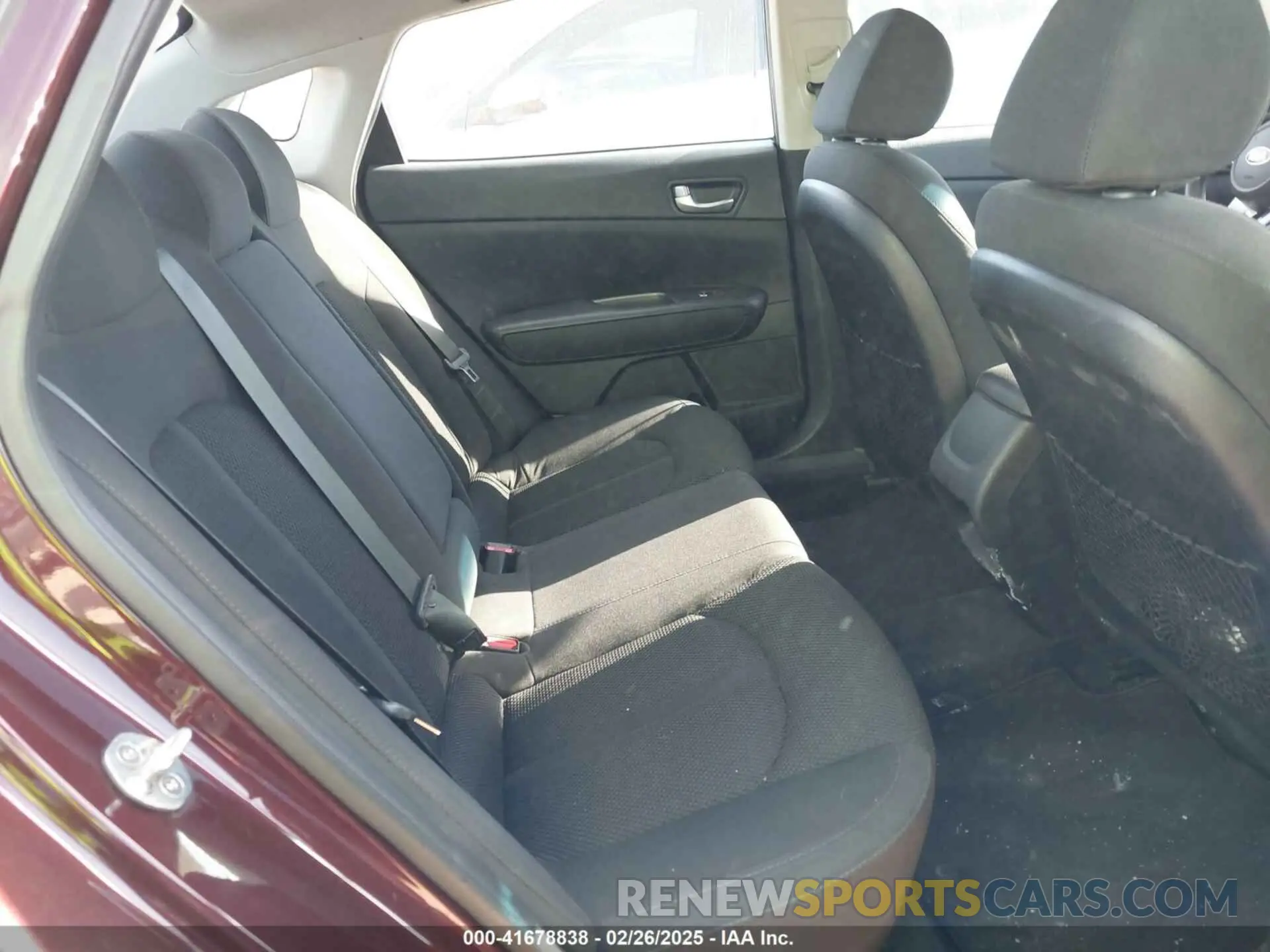 8 Photograph of a damaged car 5XXGT4L33KG333586 KIA OPTIMA 2019
