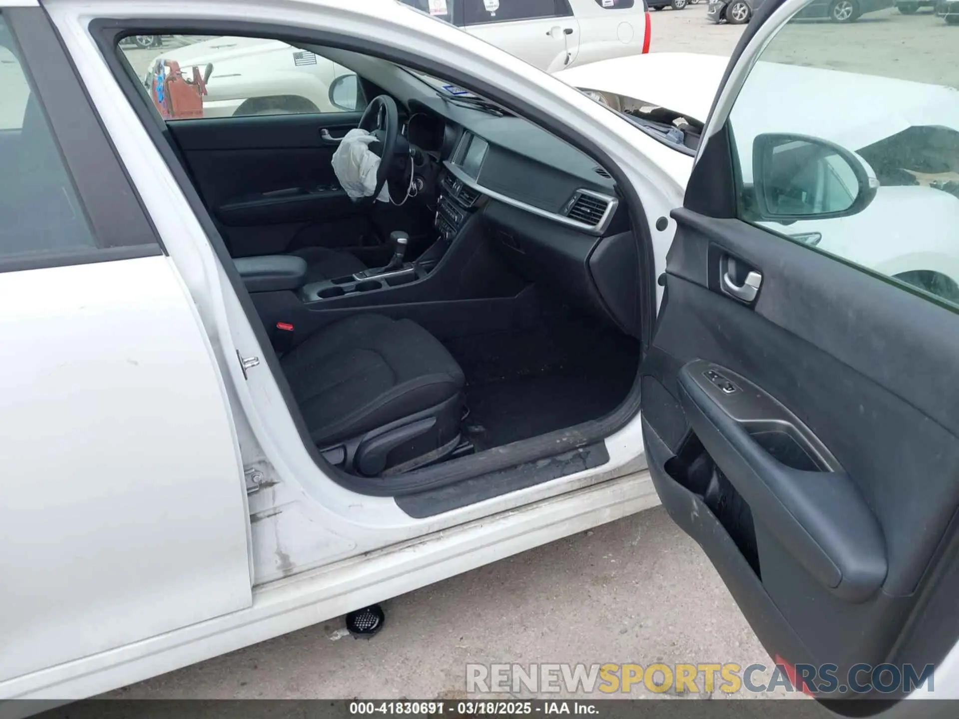 5 Photograph of a damaged car 5XXGT4L33KG337279 KIA OPTIMA 2019