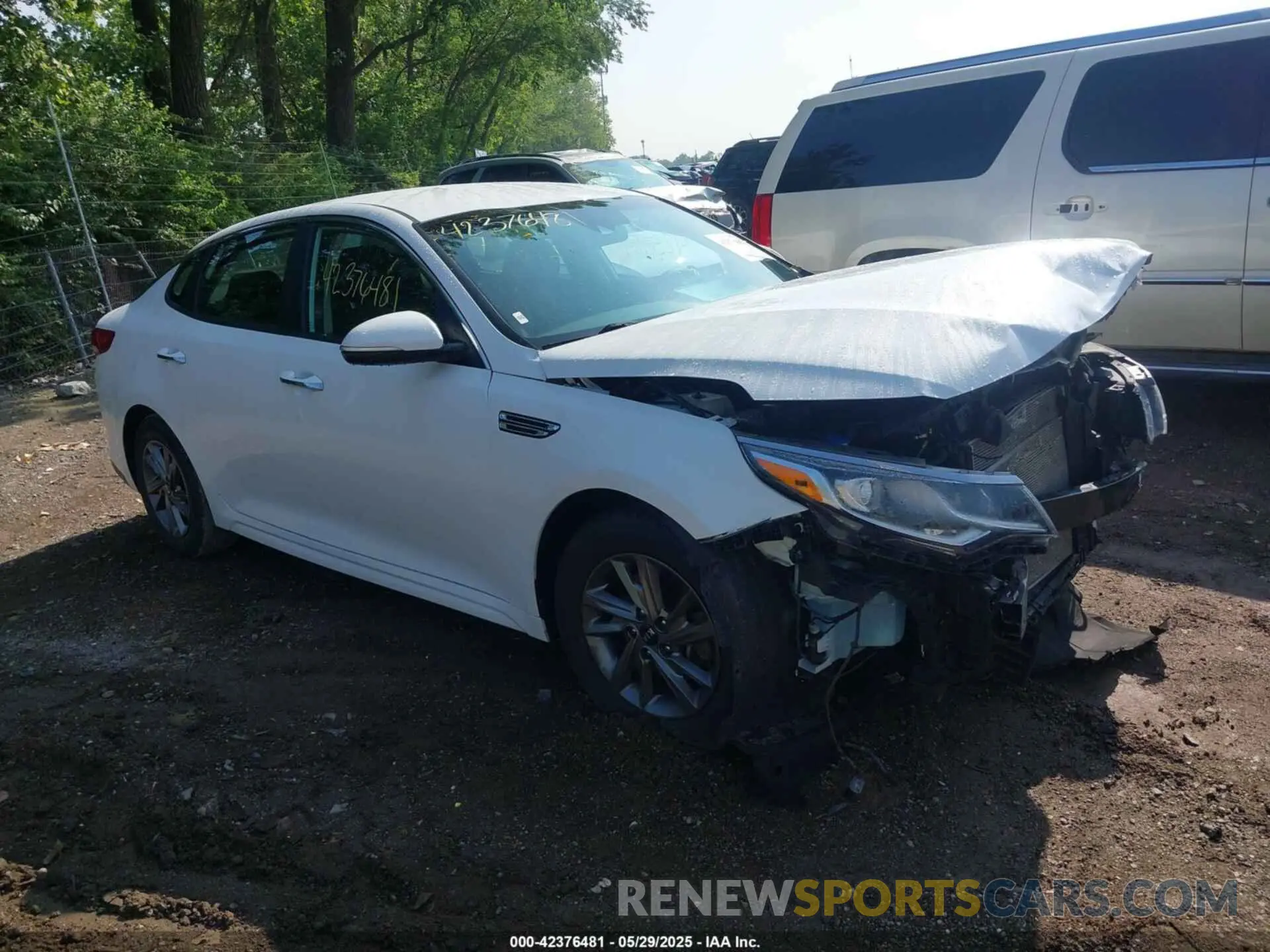 1 Photograph of a damaged car 5XXGT4L33KG346192 KIA OPTIMA 2019