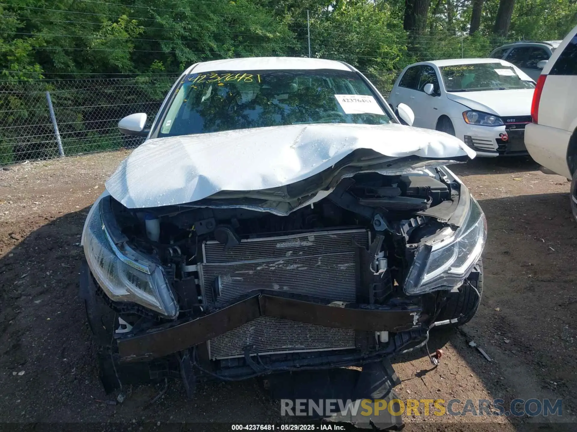 11 Photograph of a damaged car 5XXGT4L33KG346192 KIA OPTIMA 2019