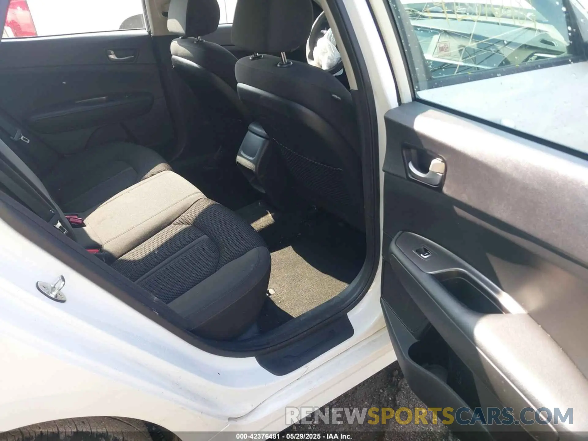 8 Photograph of a damaged car 5XXGT4L33KG346192 KIA OPTIMA 2019