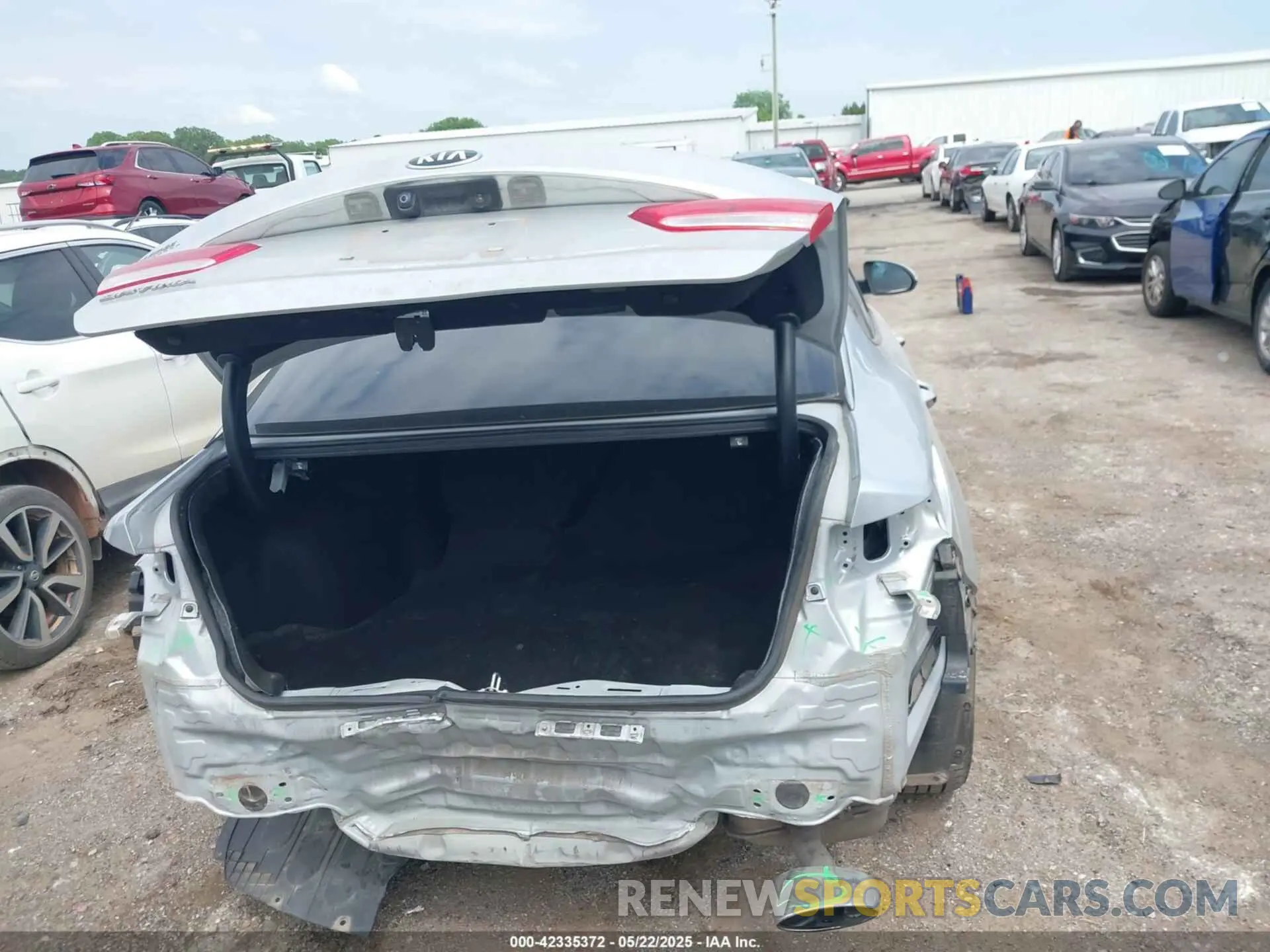 17 Photograph of a damaged car 5XXGT4L33KG346676 KIA OPTIMA 2019