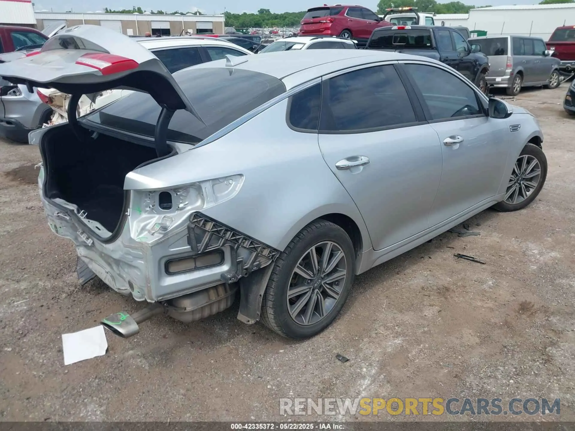 4 Photograph of a damaged car 5XXGT4L33KG346676 KIA OPTIMA 2019