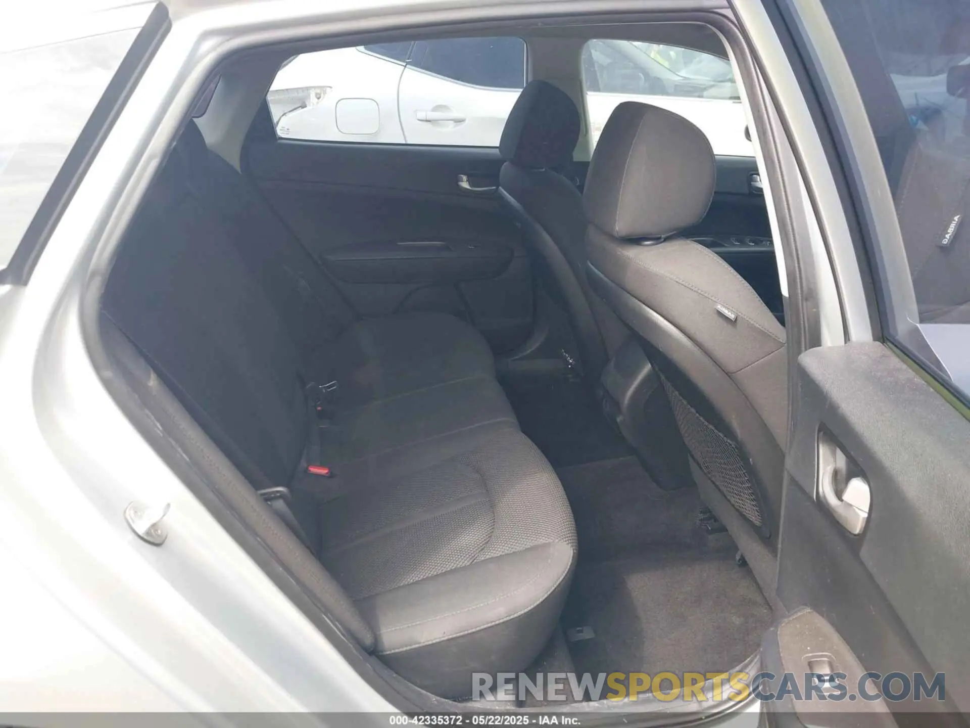 8 Photograph of a damaged car 5XXGT4L33KG346676 KIA OPTIMA 2019
