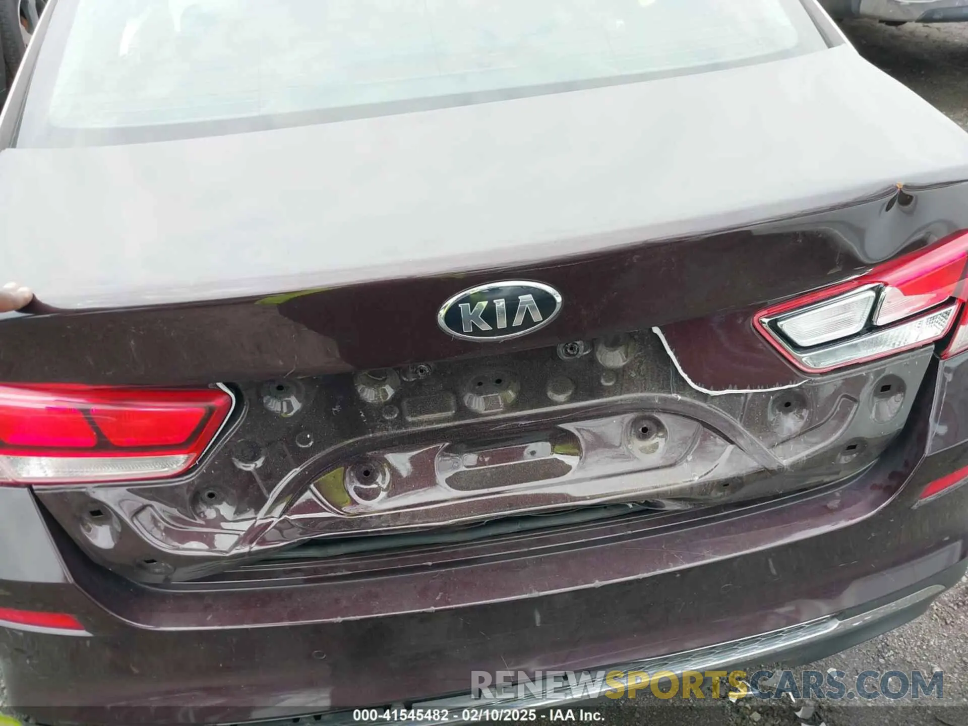 16 Photograph of a damaged car 5XXGT4L33KG348900 KIA OPTIMA 2019