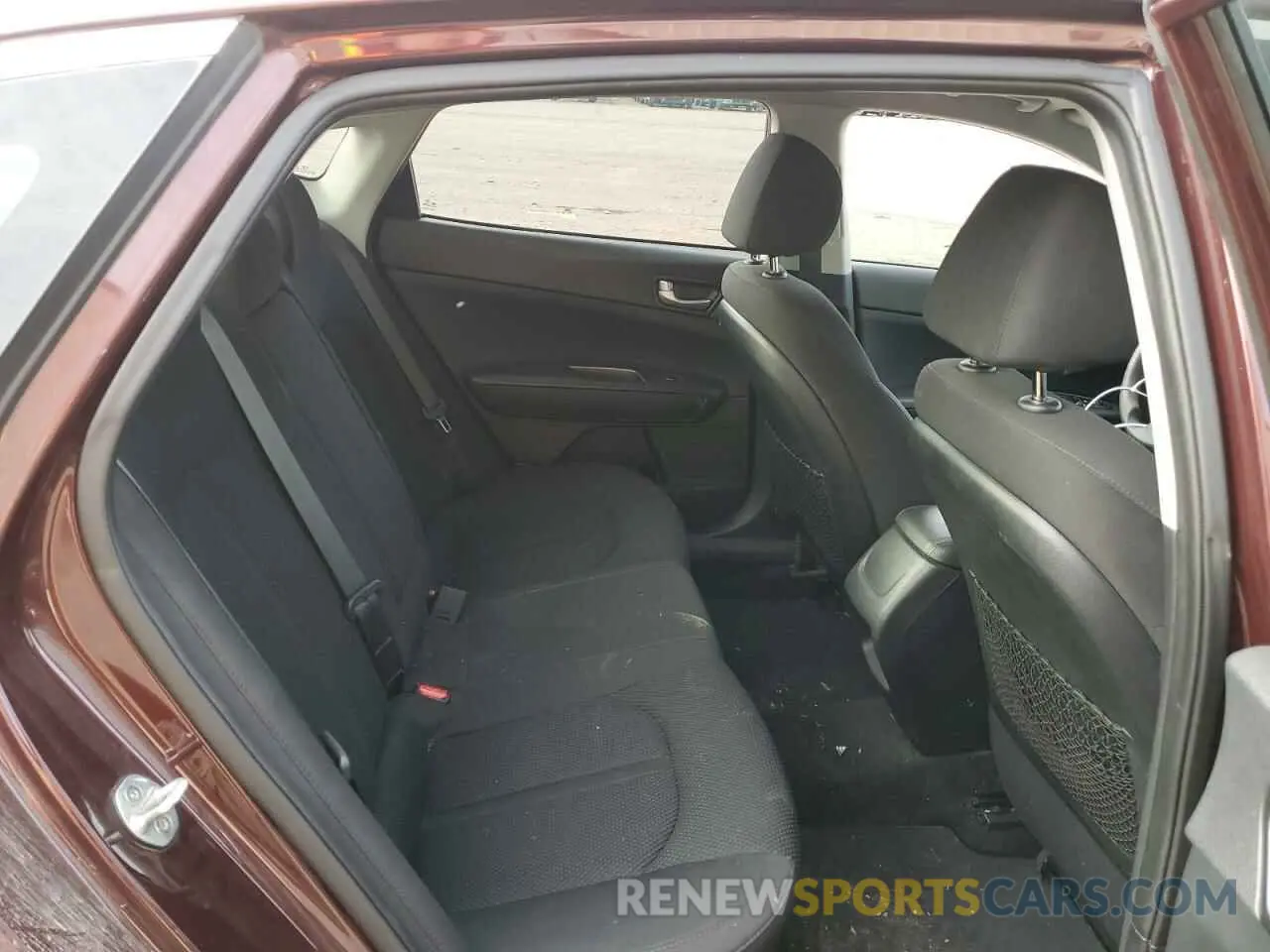10 Photograph of a damaged car 5XXGT4L33KG354647 KIA OPTIMA 2019