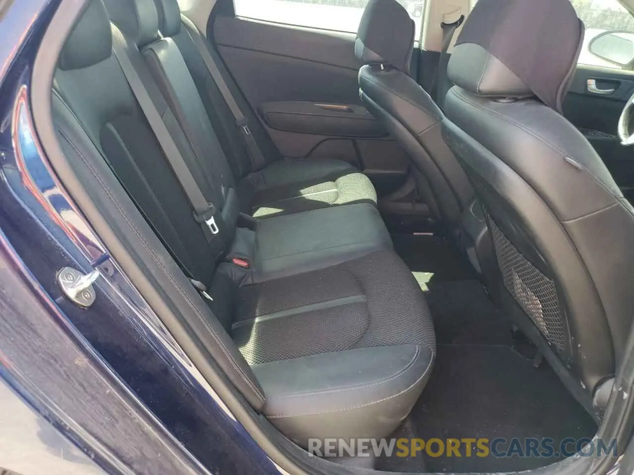 10 Photograph of a damaged car 5XXGT4L33KG361047 KIA OPTIMA 2019