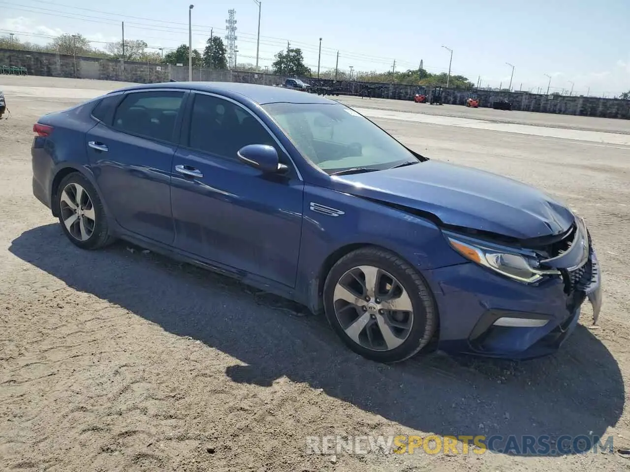 4 Photograph of a damaged car 5XXGT4L33KG361047 KIA OPTIMA 2019