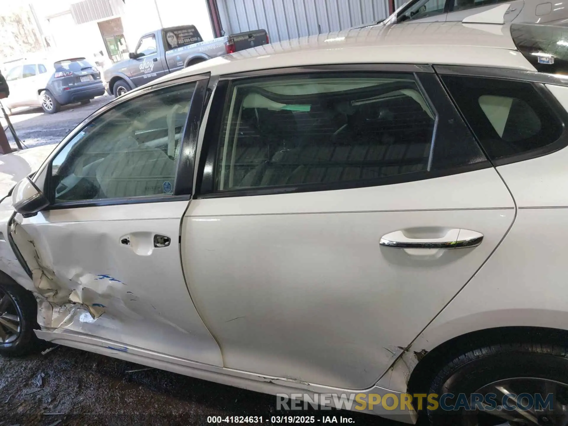 15 Photograph of a damaged car 5XXGT4L33KG363512 KIA OPTIMA 2019