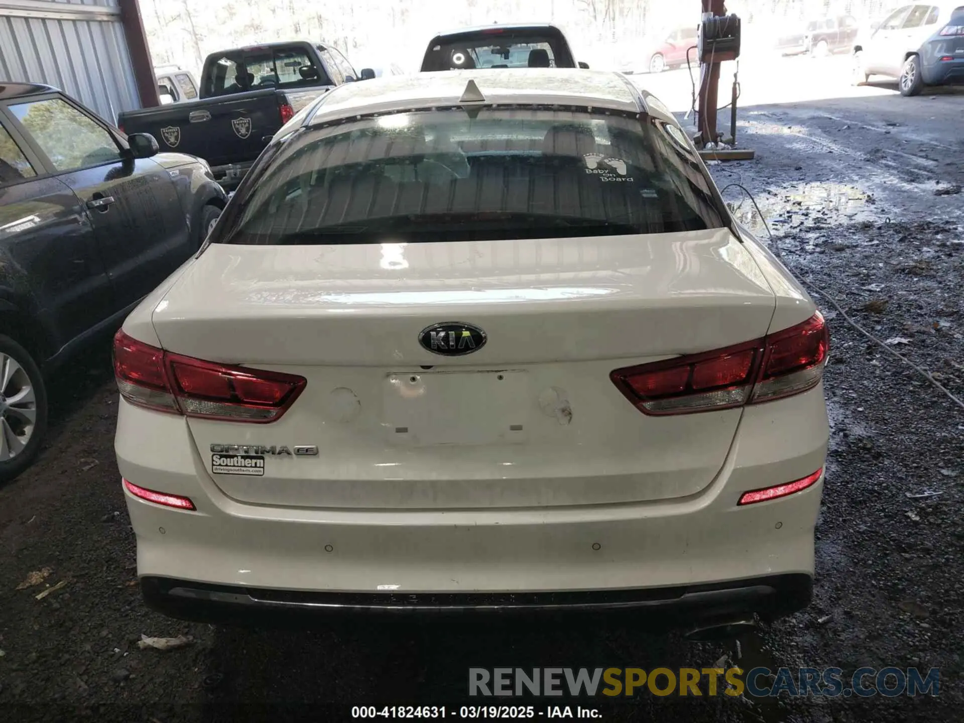 17 Photograph of a damaged car 5XXGT4L33KG363512 KIA OPTIMA 2019