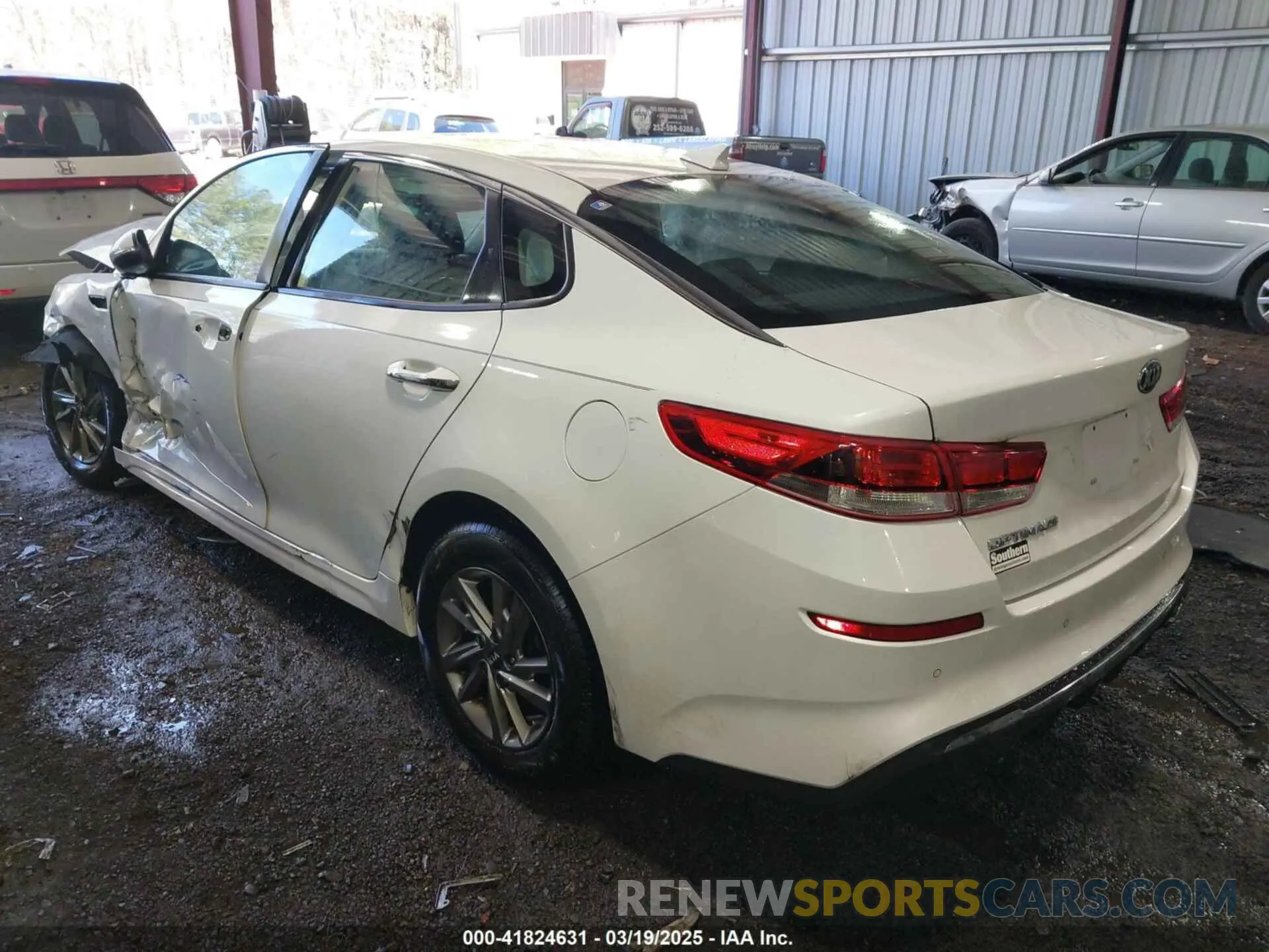 3 Photograph of a damaged car 5XXGT4L33KG363512 KIA OPTIMA 2019