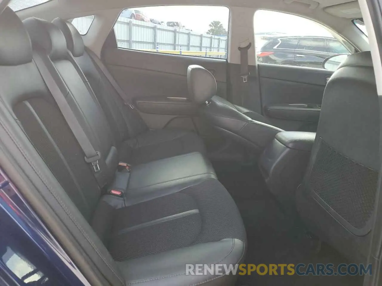 11 Photograph of a damaged car 5XXGT4L33KG367625 KIA OPTIMA 2019