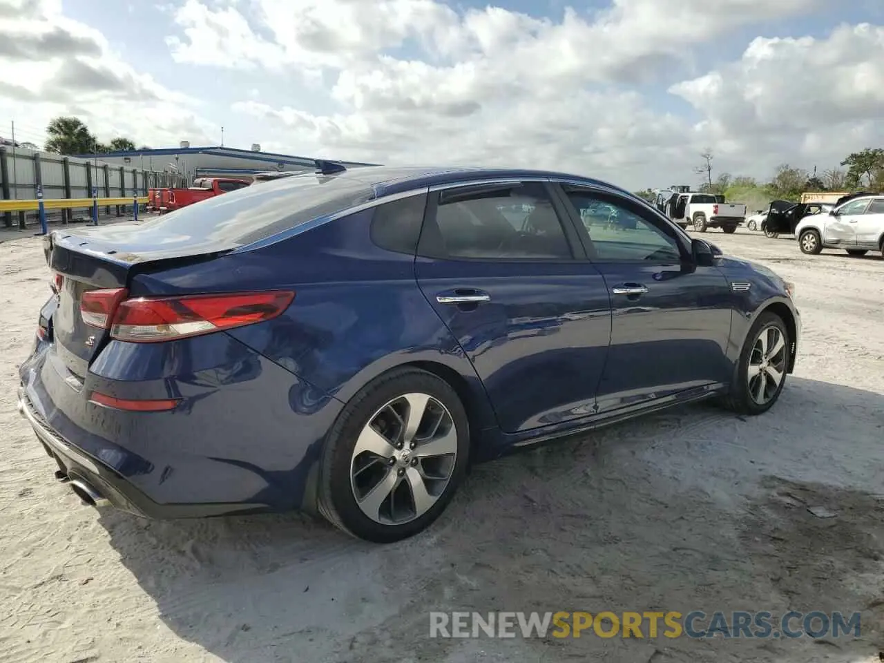 3 Photograph of a damaged car 5XXGT4L33KG367625 KIA OPTIMA 2019