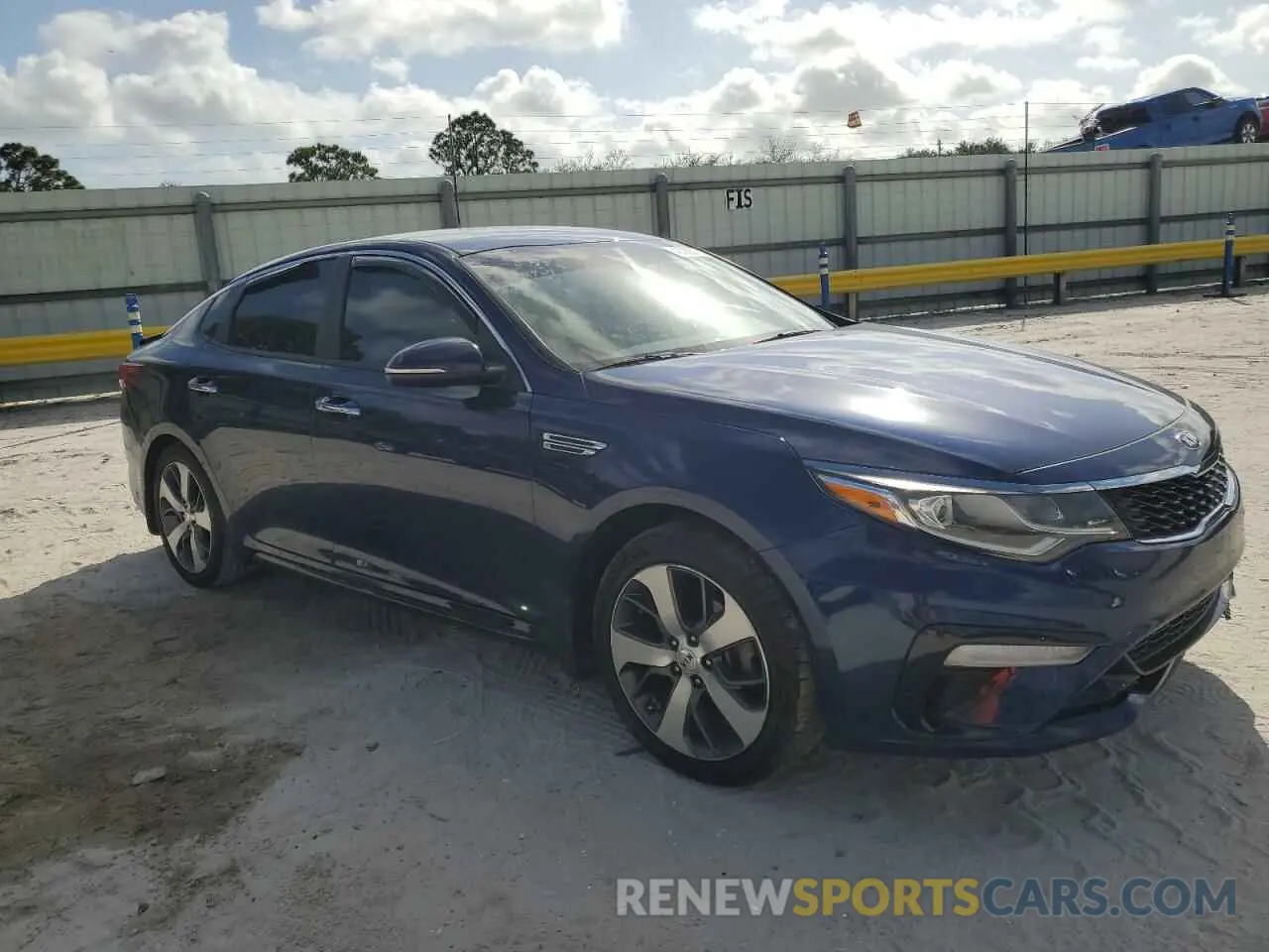 4 Photograph of a damaged car 5XXGT4L33KG367625 KIA OPTIMA 2019