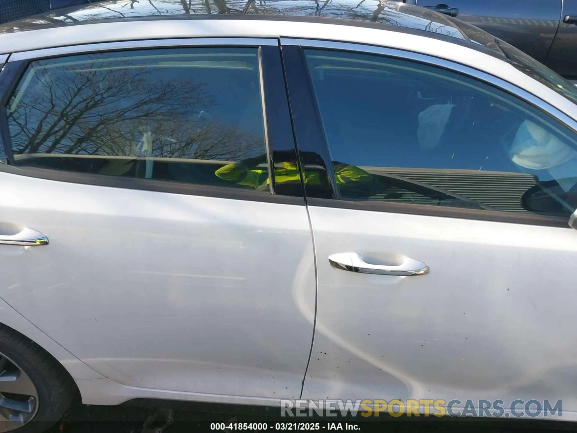 13 Photograph of a damaged car 5XXGT4L33KG371724 KIA OPTIMA 2019