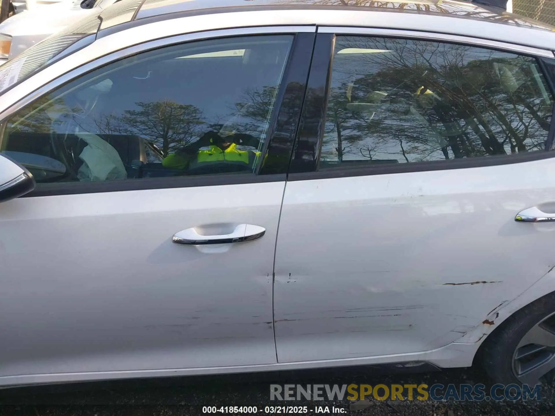 14 Photograph of a damaged car 5XXGT4L33KG371724 KIA OPTIMA 2019