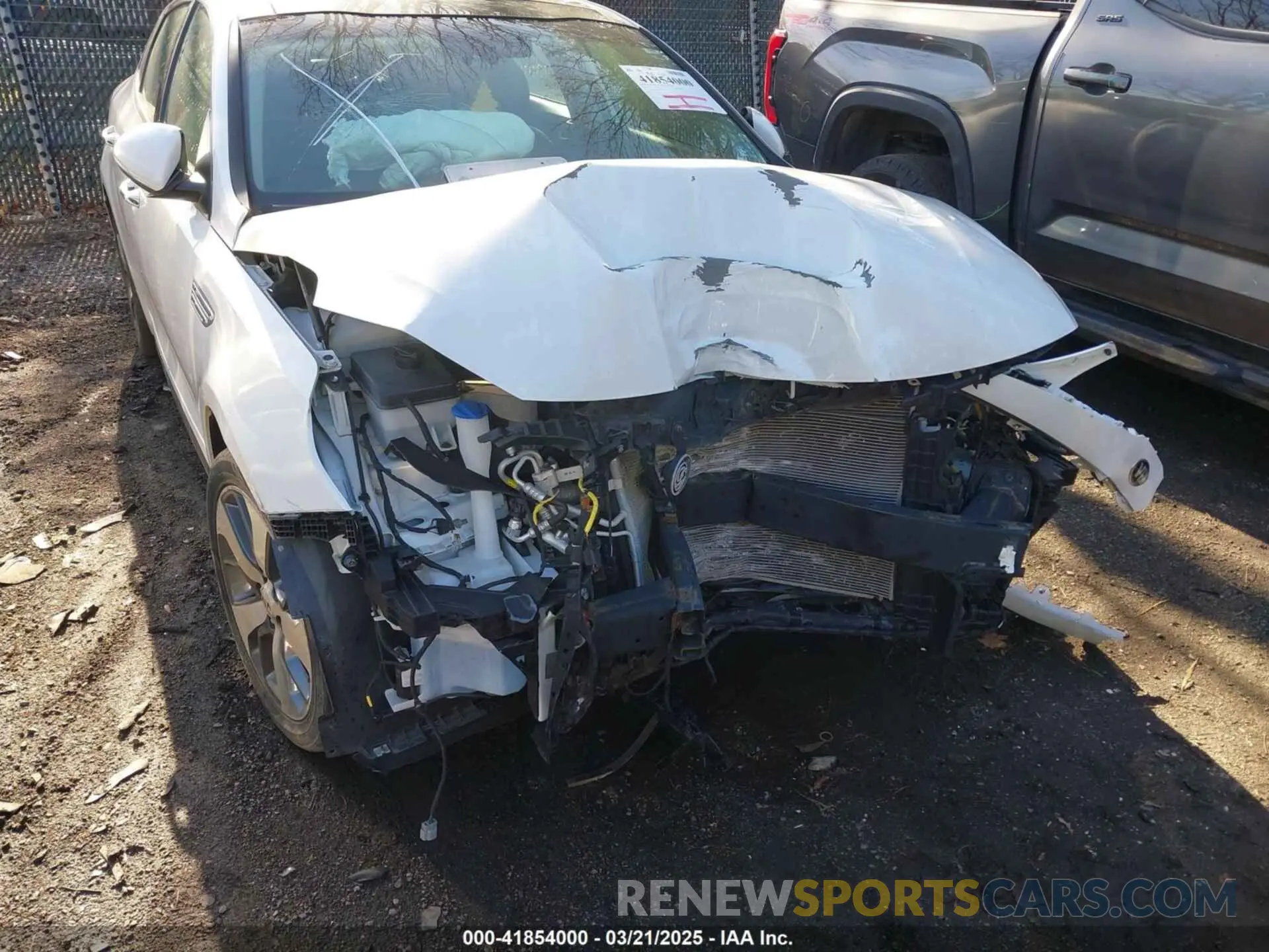 6 Photograph of a damaged car 5XXGT4L33KG371724 KIA OPTIMA 2019