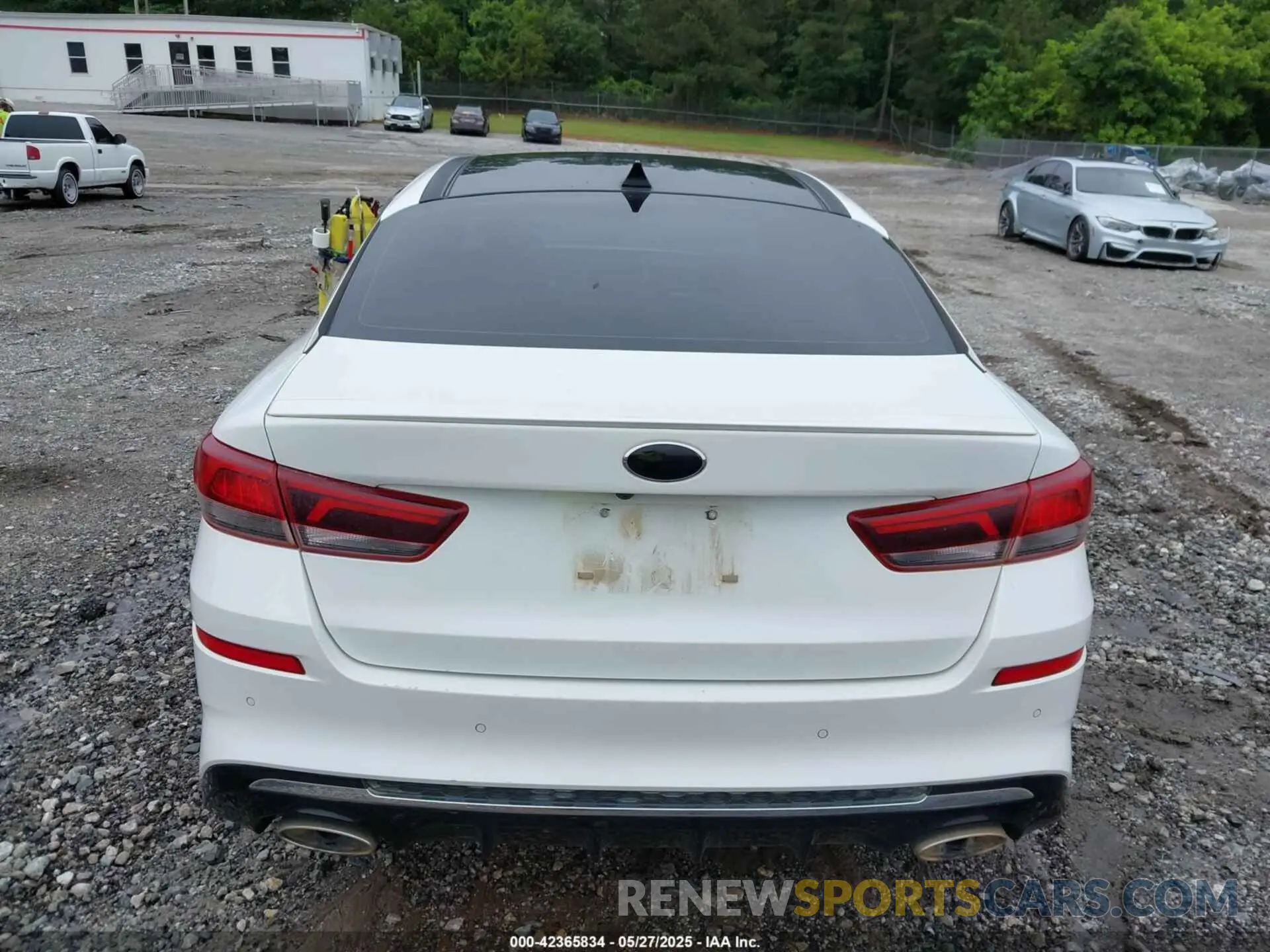 16 Photograph of a damaged car 5XXGT4L33KG374235 KIA OPTIMA 2019