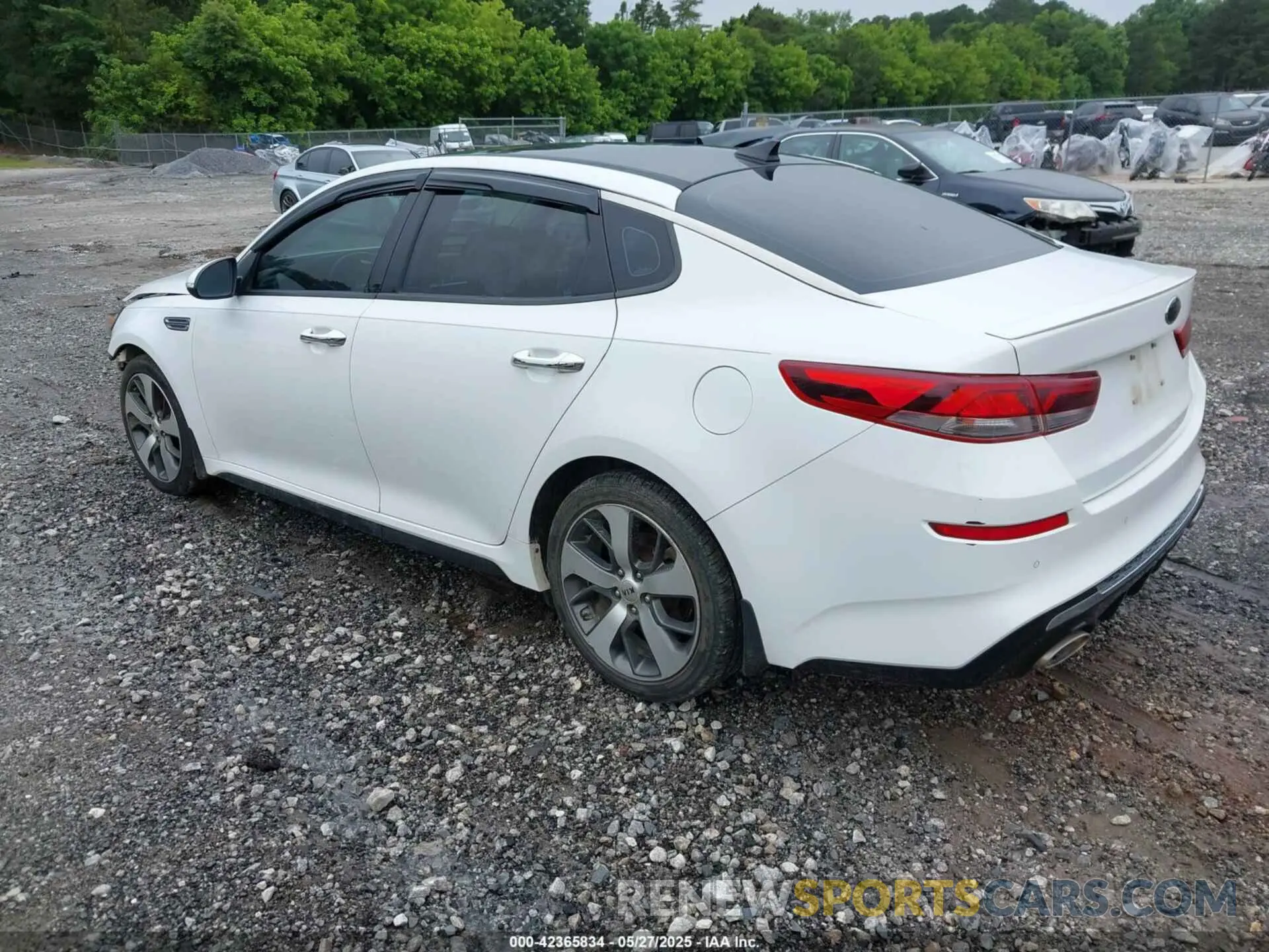 3 Photograph of a damaged car 5XXGT4L33KG374235 KIA OPTIMA 2019