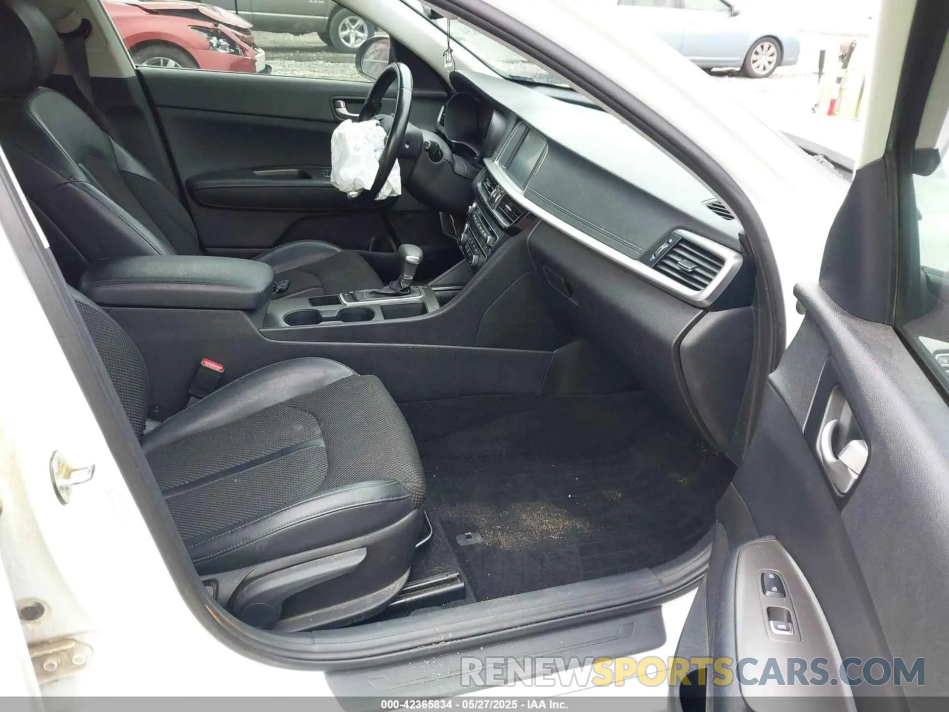 5 Photograph of a damaged car 5XXGT4L33KG374235 KIA OPTIMA 2019