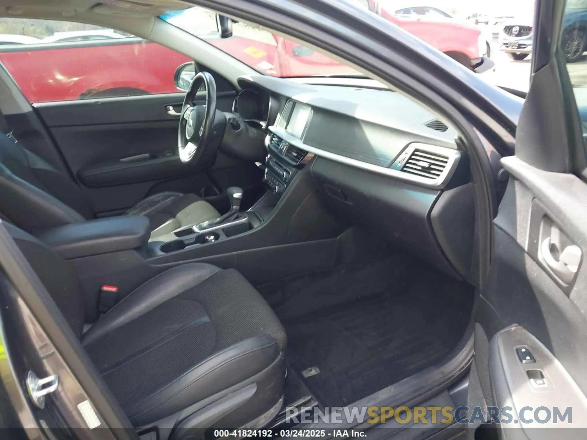5 Photograph of a damaged car 5XXGT4L33KG378382 KIA OPTIMA 2019