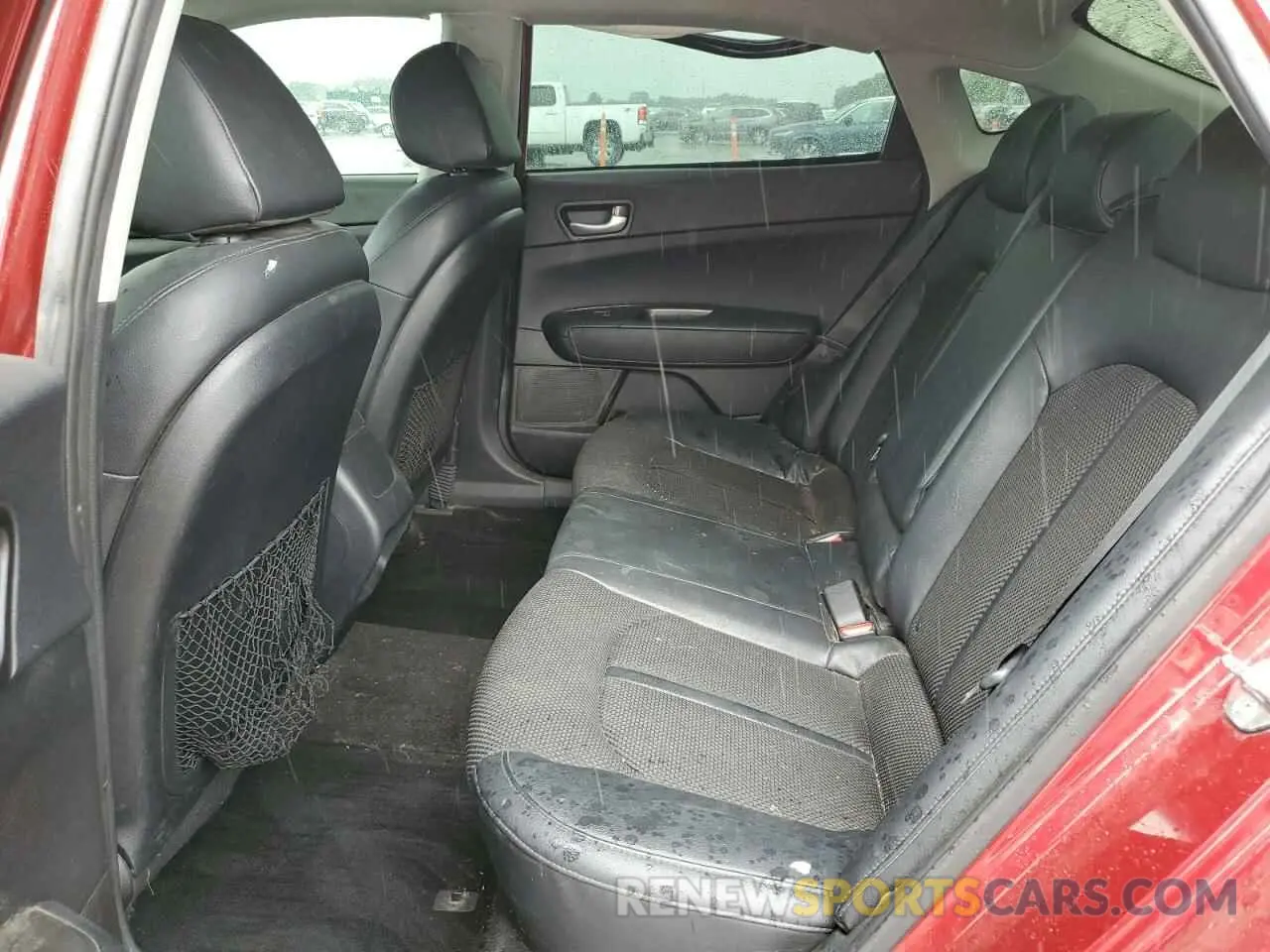 10 Photograph of a damaged car 5XXGT4L34KG295981 KIA OPTIMA 2019