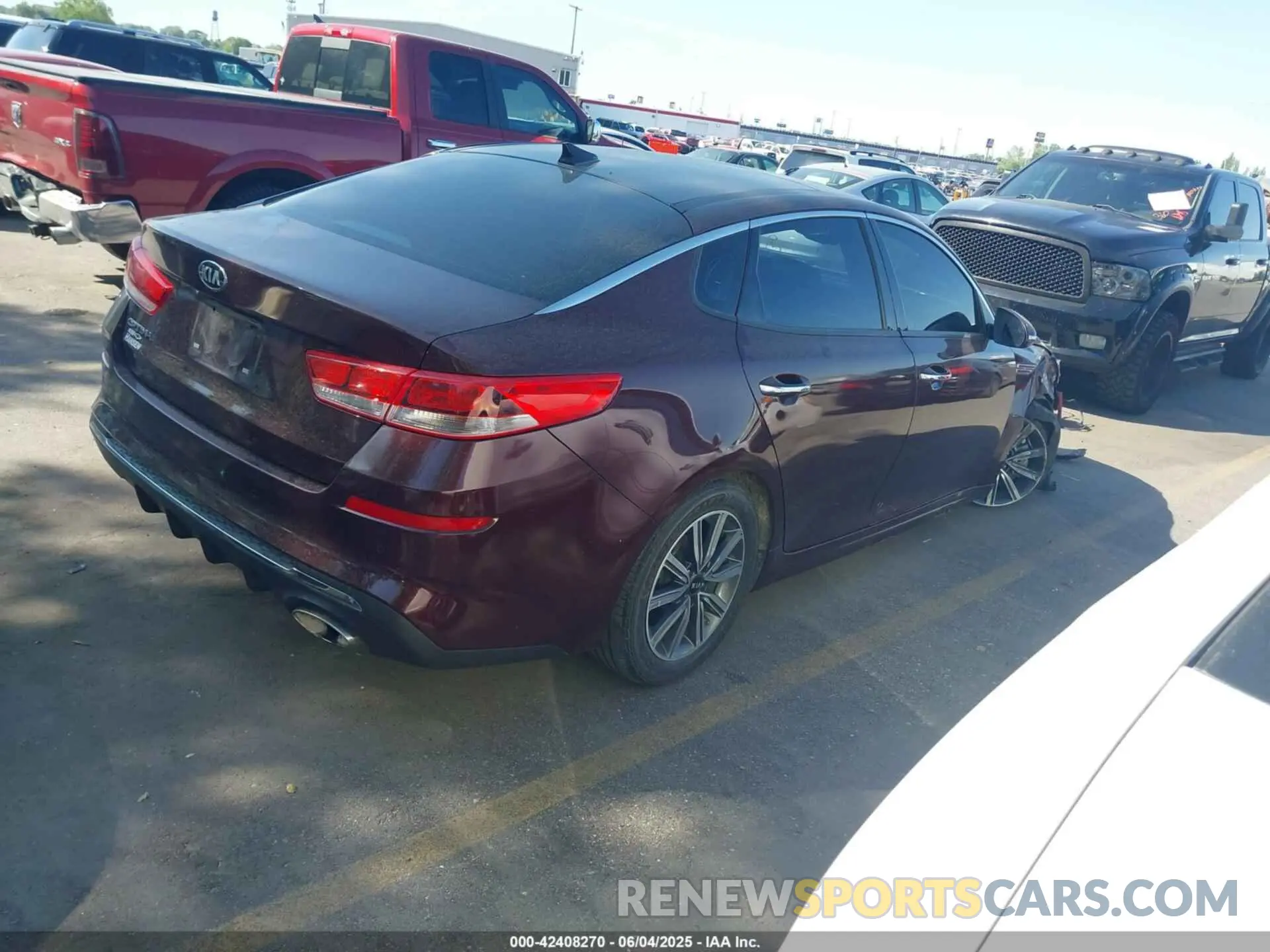 4 Photograph of a damaged car 5XXGT4L34KG300841 KIA OPTIMA 2019
