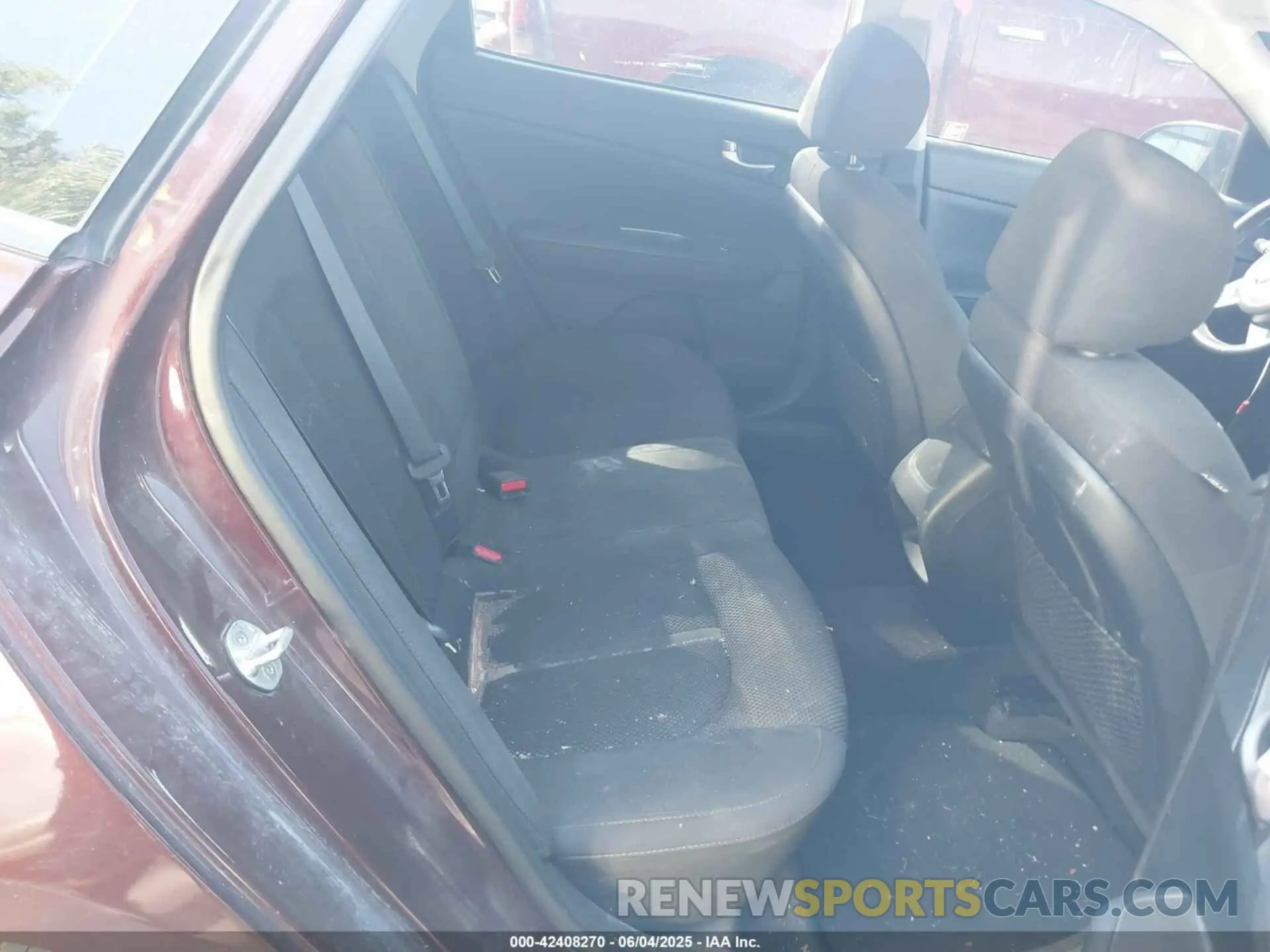 8 Photograph of a damaged car 5XXGT4L34KG300841 KIA OPTIMA 2019
