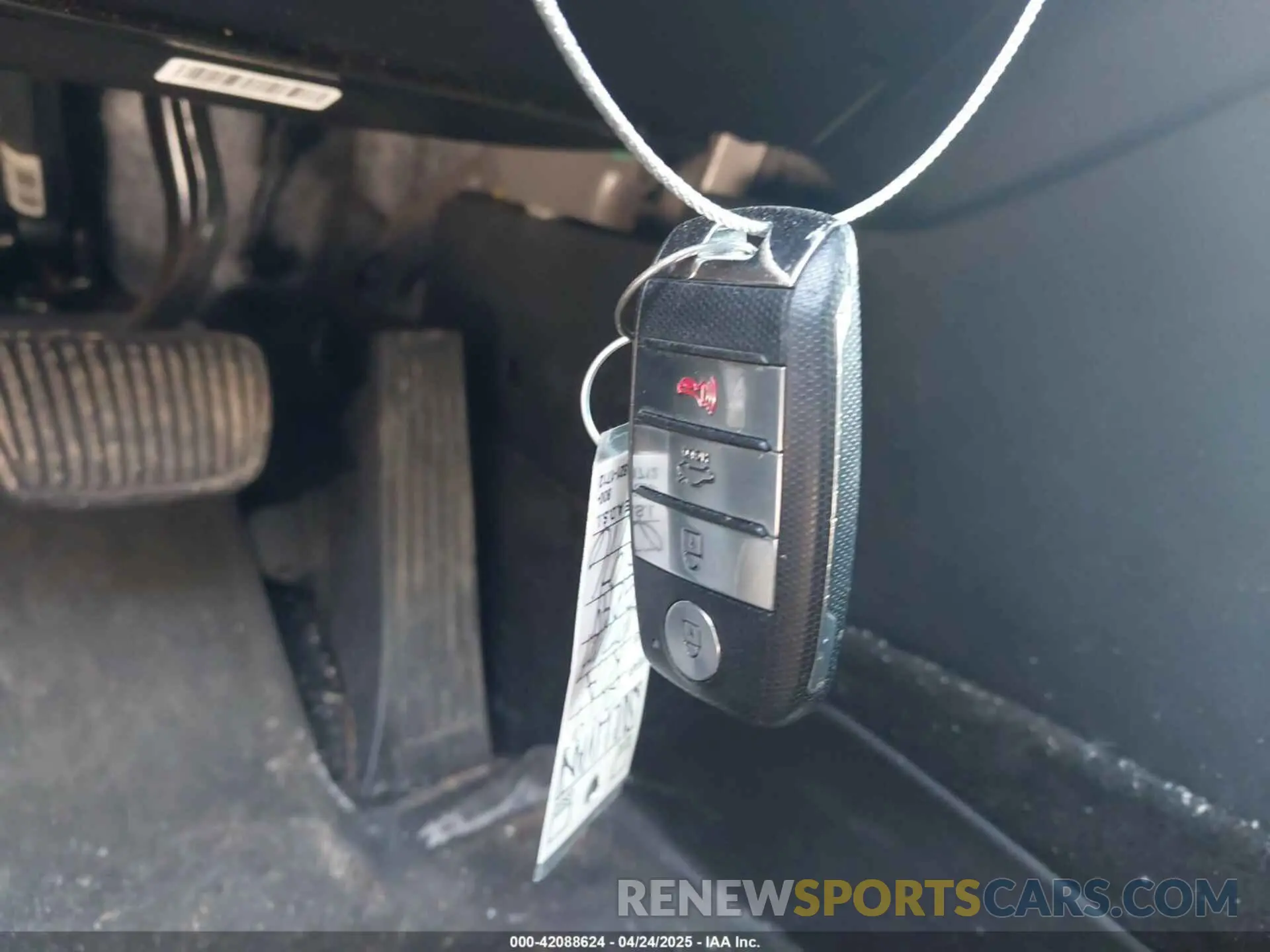 11 Photograph of a damaged car 5XXGT4L34KG302976 KIA OPTIMA 2019